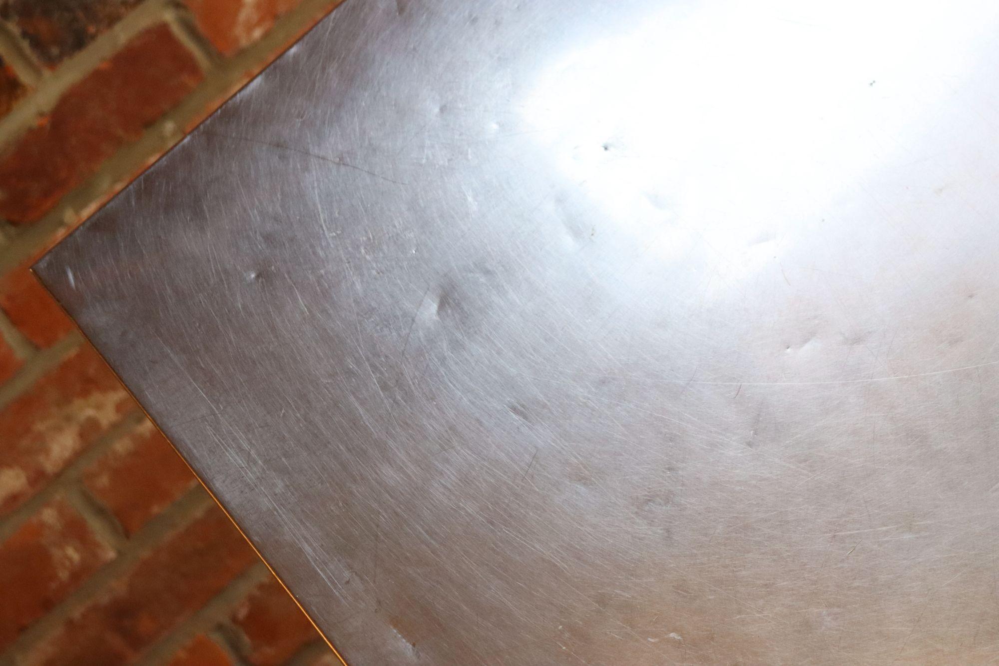 Table de fabrication industrielle Anco Bilt en fonte et chêne avec surface en acier en vente 11