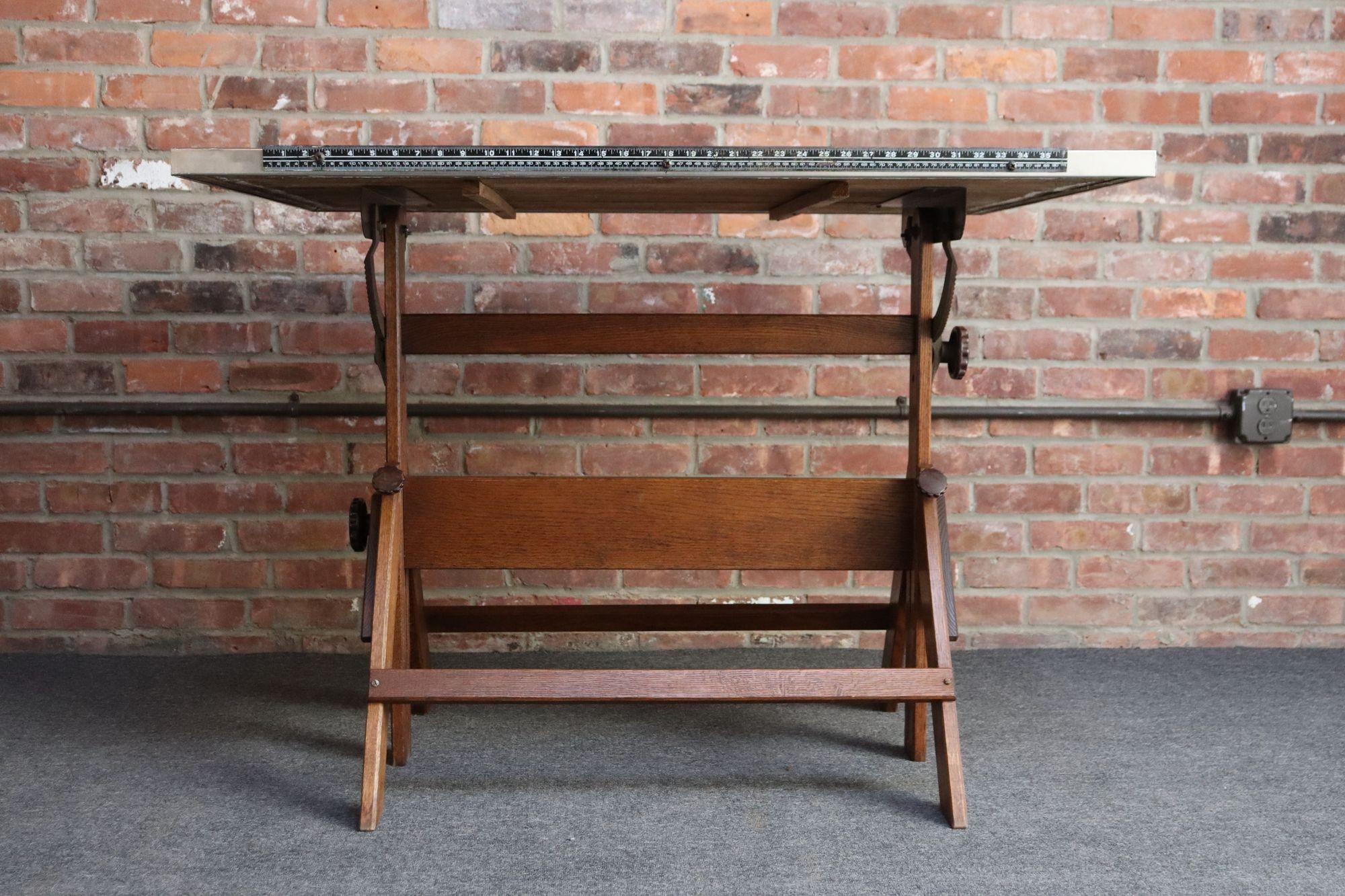 Moulage Table de fabrication industrielle Anco Bilt en fonte et chêne avec surface en acier en vente