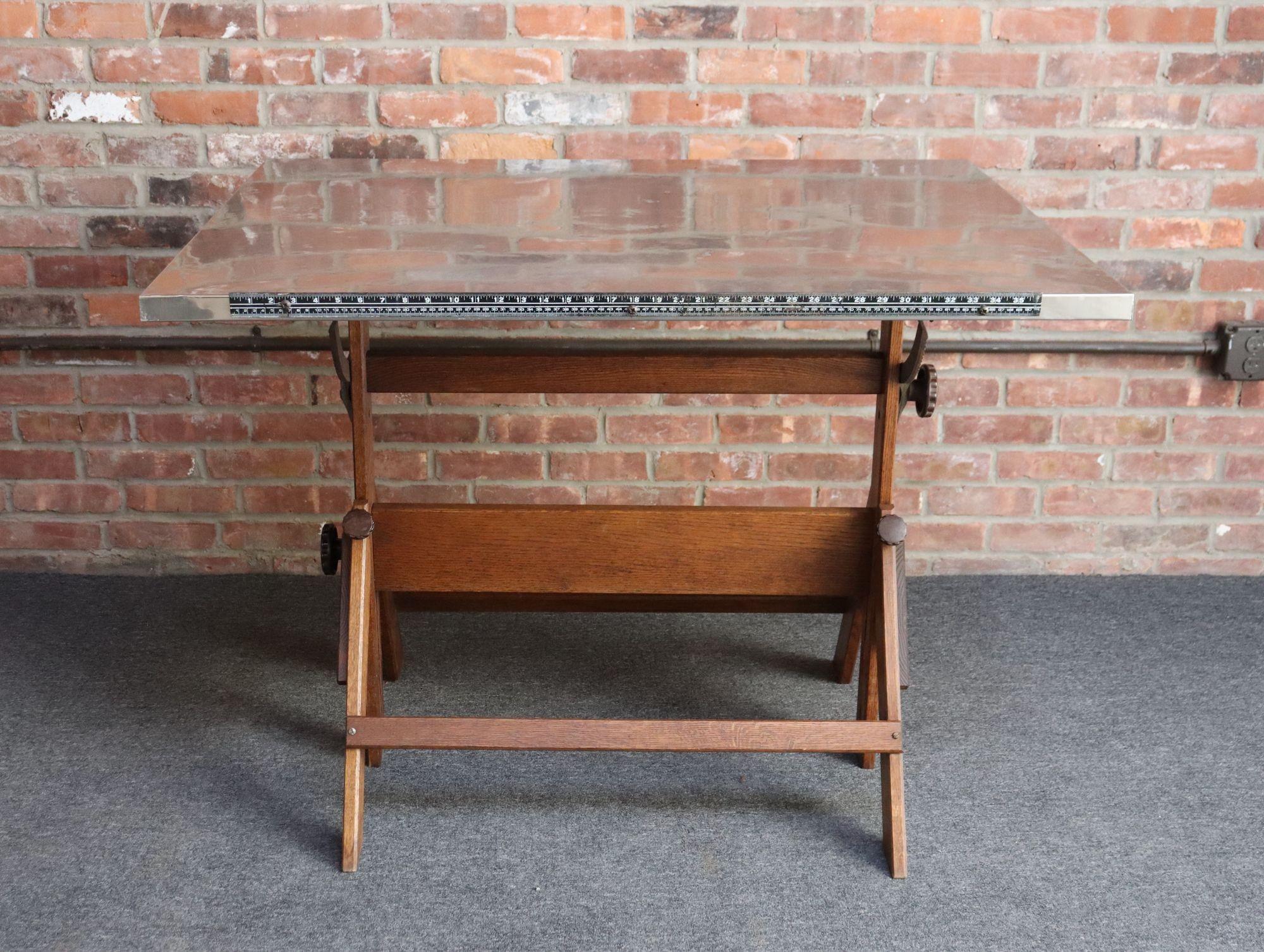 Table de fabrication industrielle Anco Bilt en fonte et chêne avec surface en acier Bon état - En vente à Brooklyn, NY