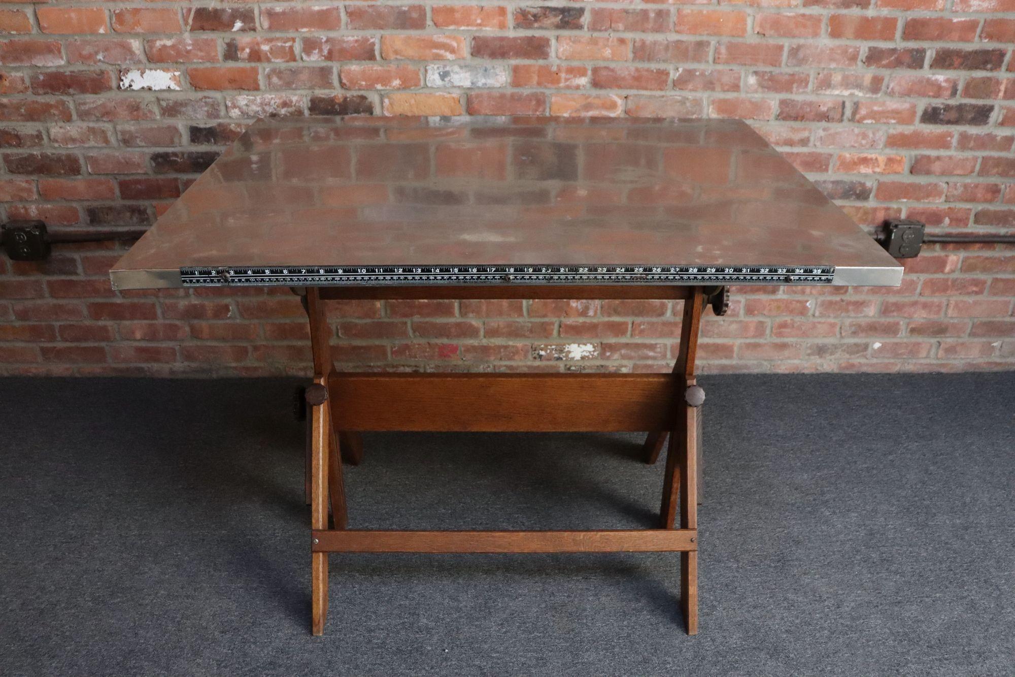 Milieu du XXe siècle Table de fabrication industrielle Anco Bilt en fonte et chêne avec surface en acier en vente