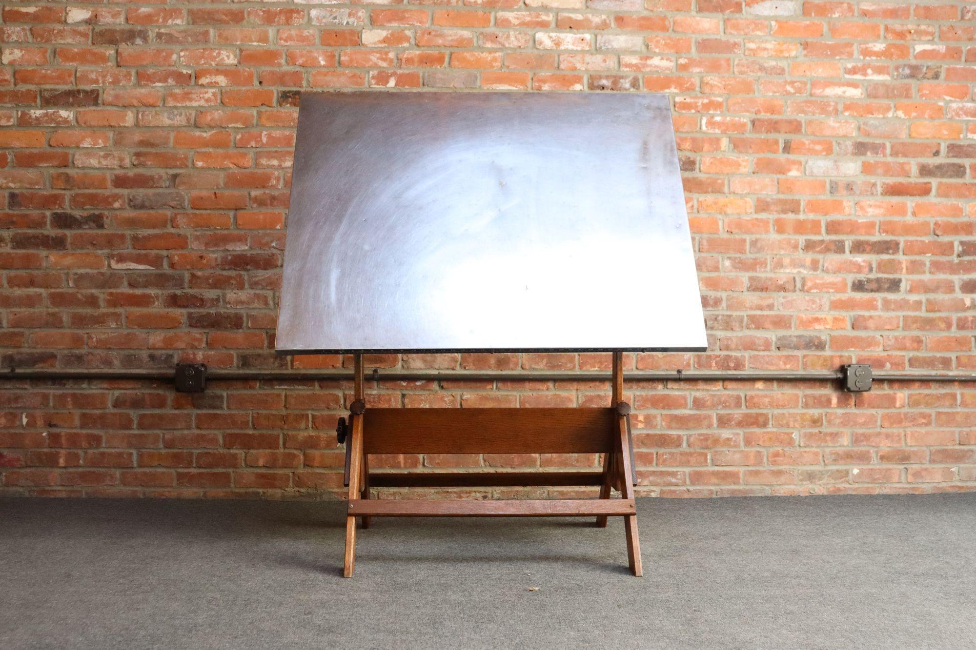 Acier ajouré Table de fabrication industrielle Anco Bilt en fonte et chêne avec surface en acier en vente