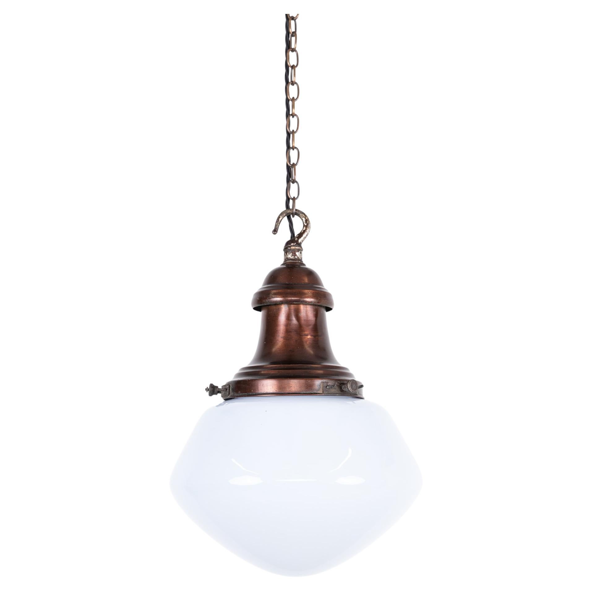 Lámpara colgante de techo vintage industrial de cobre antiguo GEC de cristal opalino c.1930