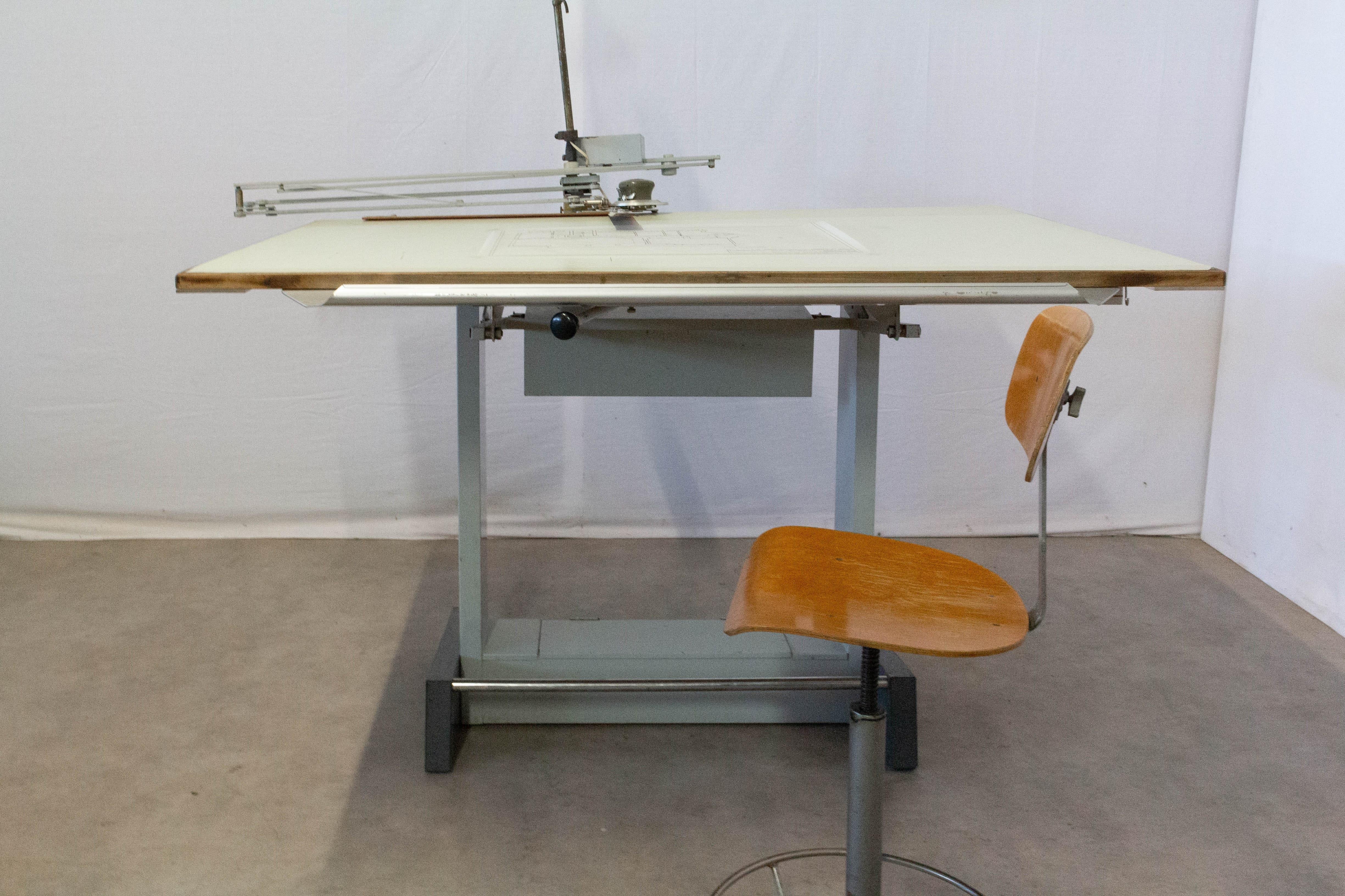 drafting table with mechanical arm