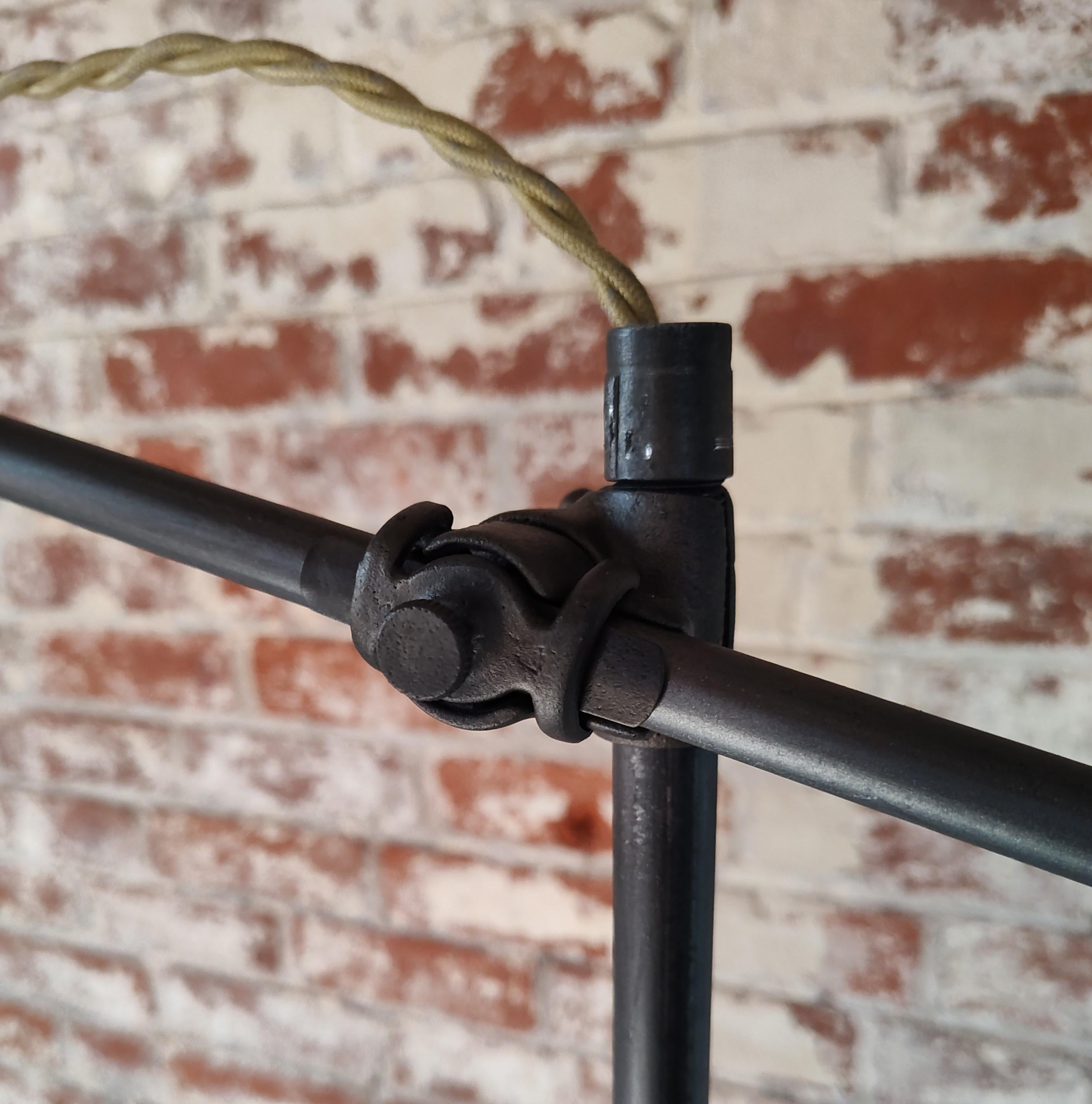 Vintage Industrie Stehlampe mit Gelenk im Angebot 6