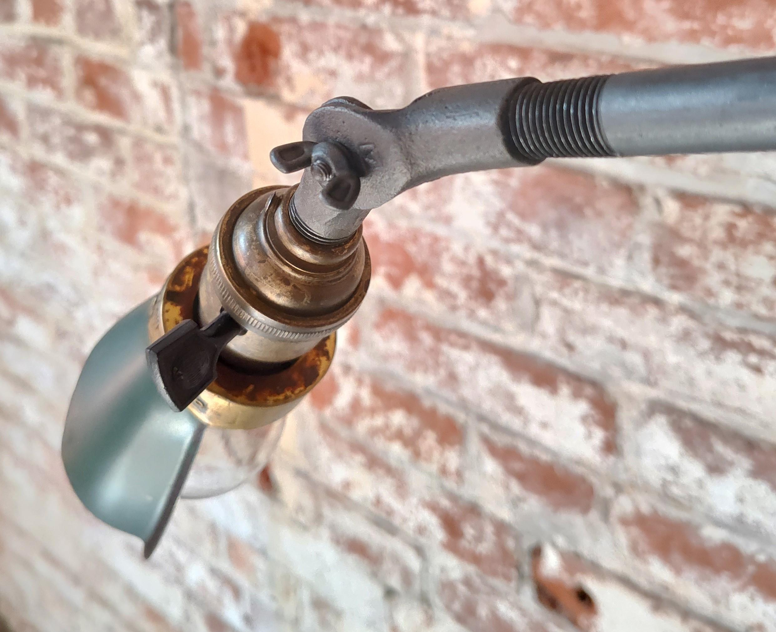 Vintage Industrie Stehlampe mit Gelenk im Angebot 2