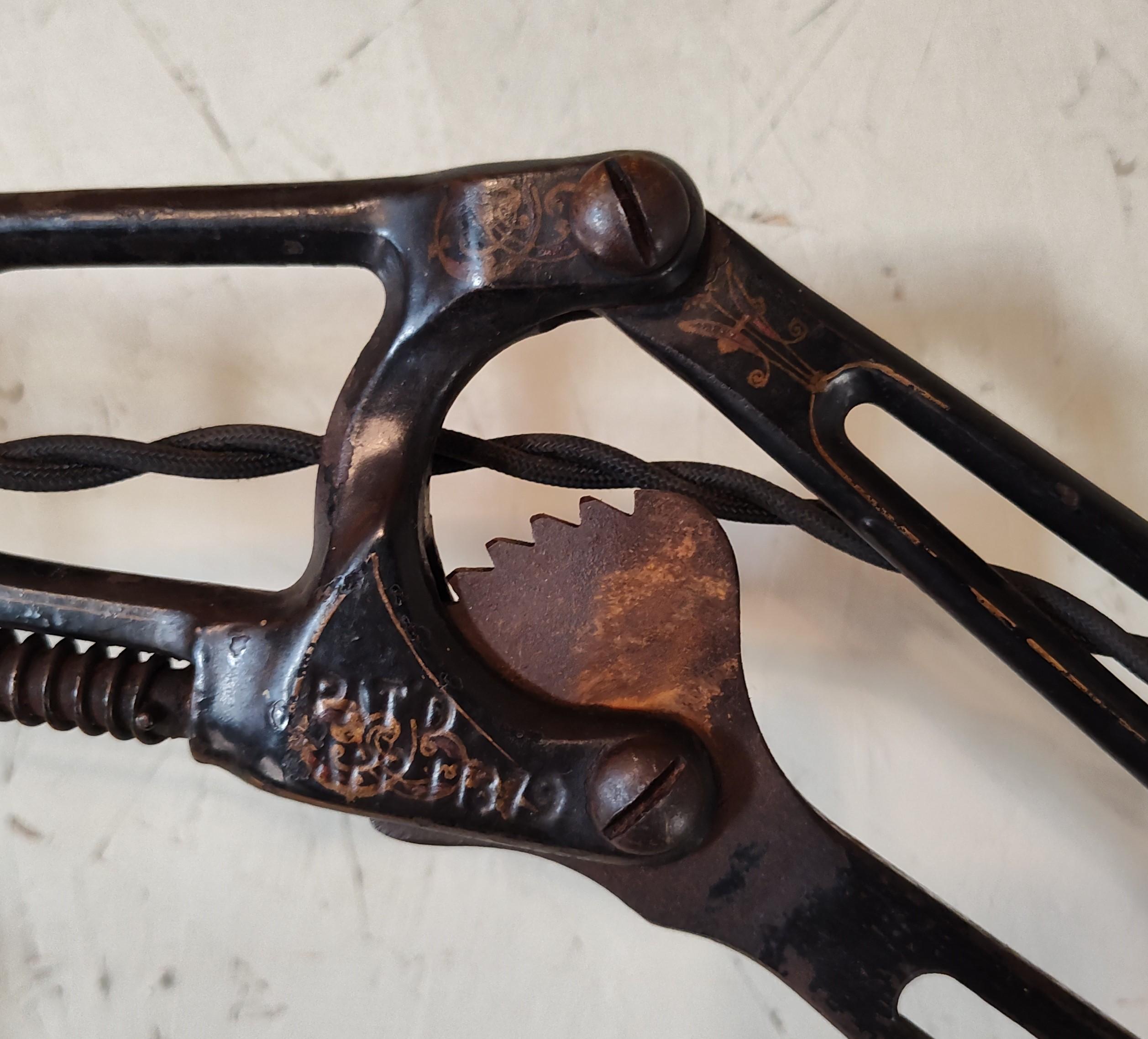 Lampe murale articulée industrielle vintage avec abat-jour en verre mercuré en vente 8