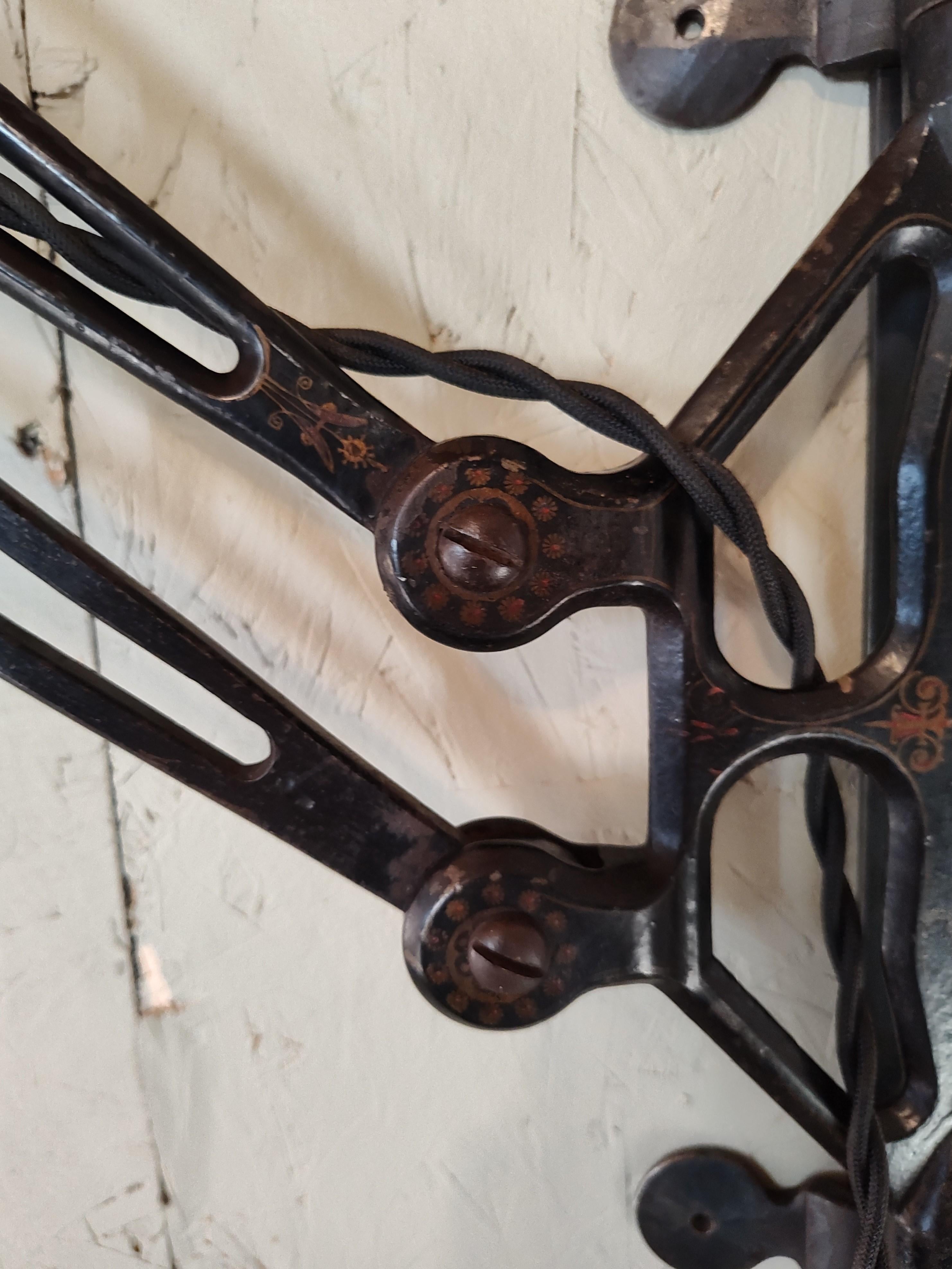 Lampe murale articulée industrielle vintage avec abat-jour en verre mercuré en vente 9
