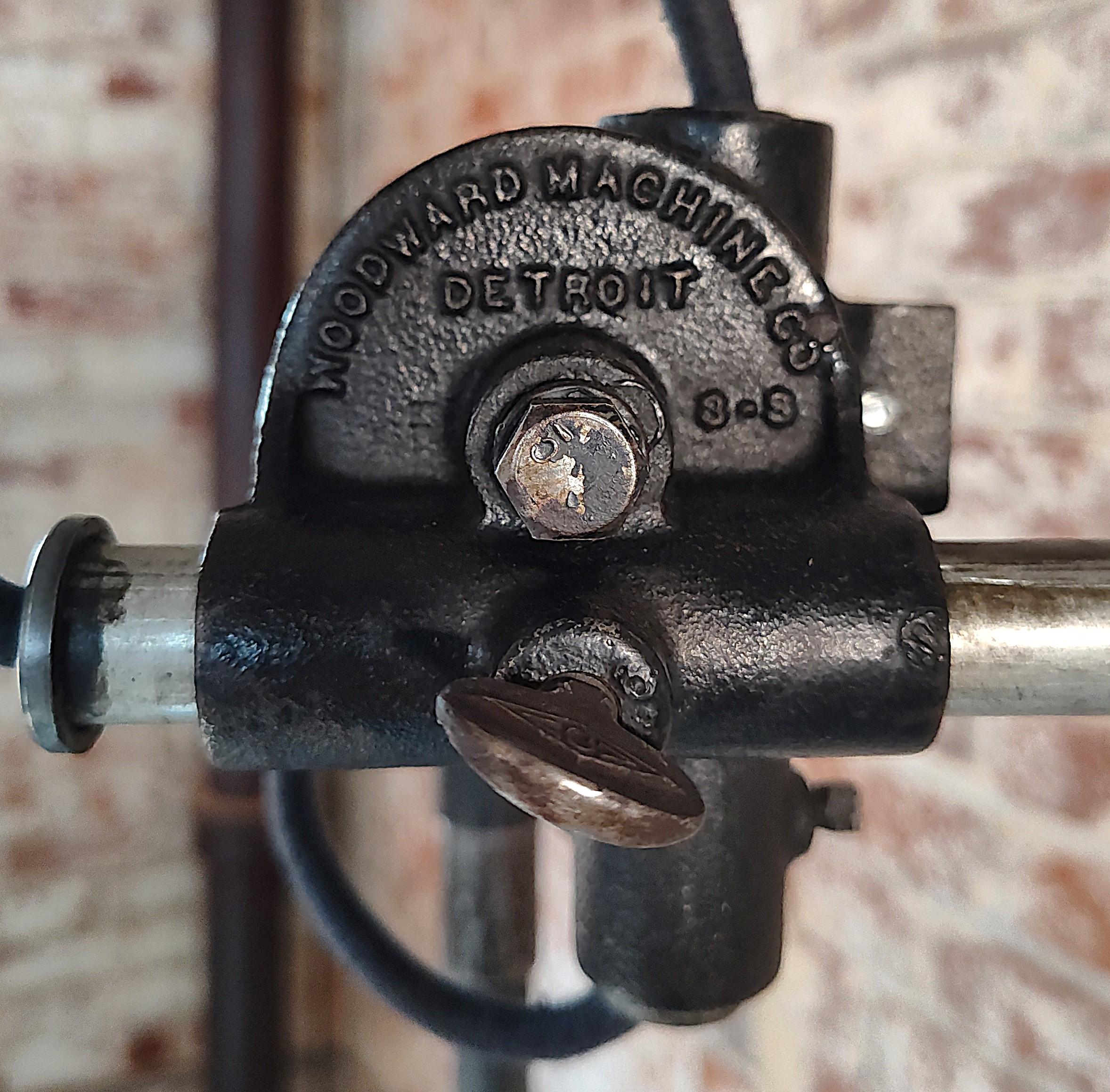 Lámpara de pie industrial vintage articulada Woodward en venta 12