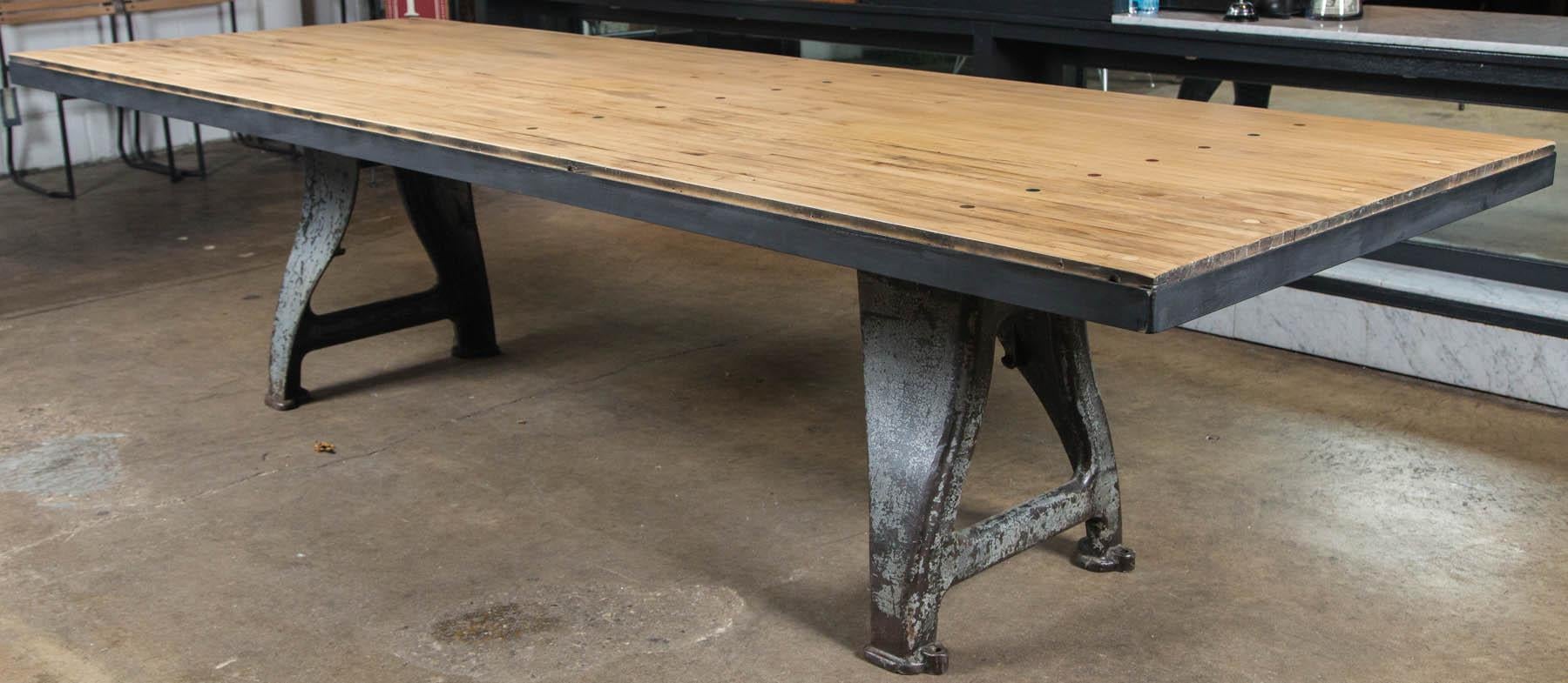 Vintage Industrial Base Bowling Alley Table (Industriell) im Angebot