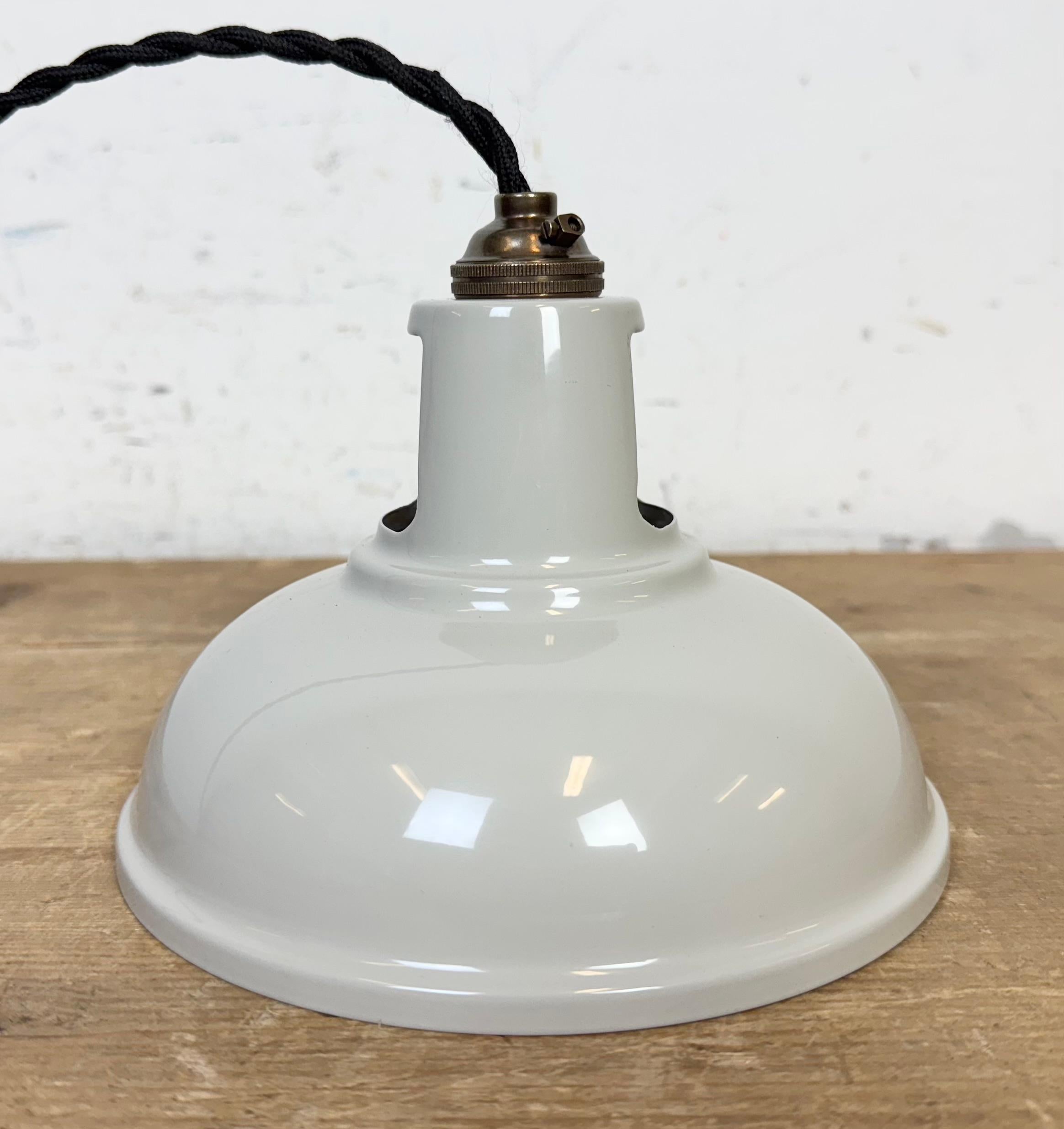 Lampada da soffitto industriale vintage dipinta di beige, anni 2000 in vendita 6