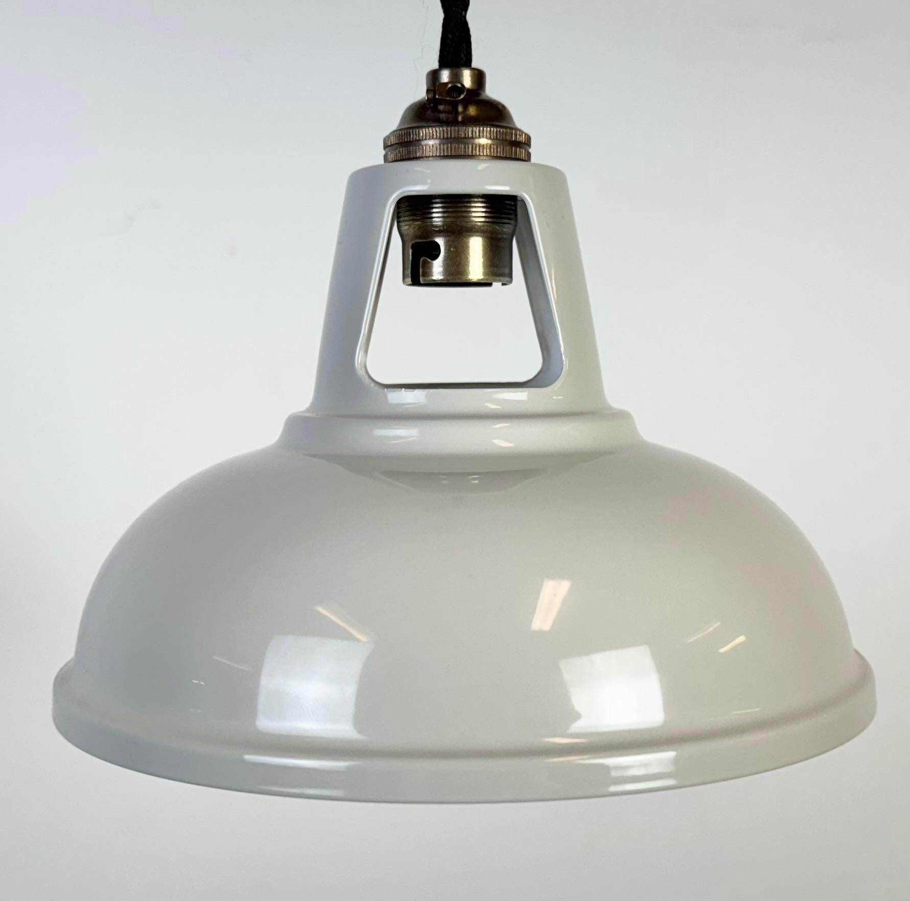 Industriale Lampada da soffitto industriale vintage dipinta di beige, anni 2000 in vendita