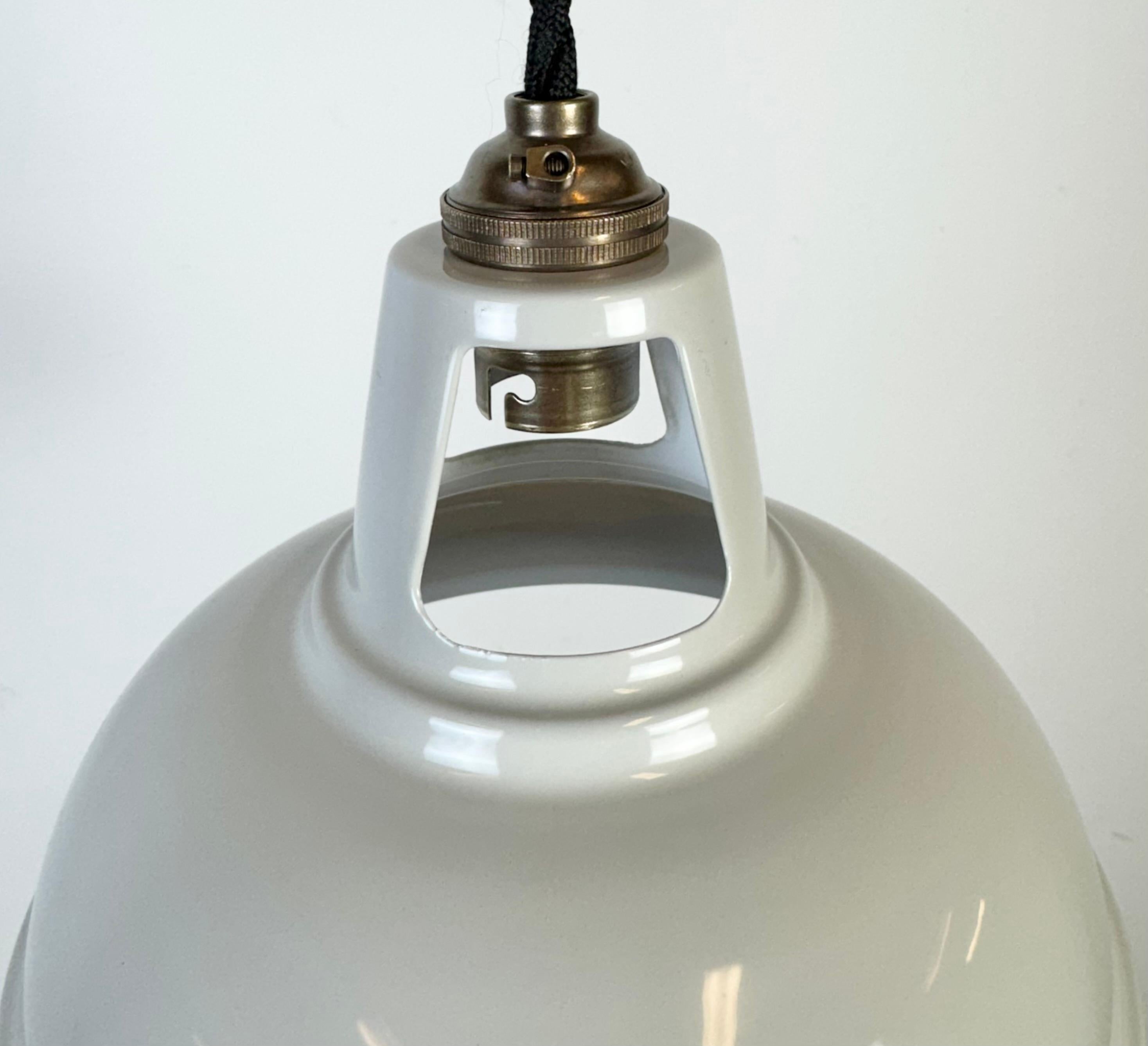 Britannico Lampada da soffitto industriale vintage dipinta di beige, anni 2000 in vendita