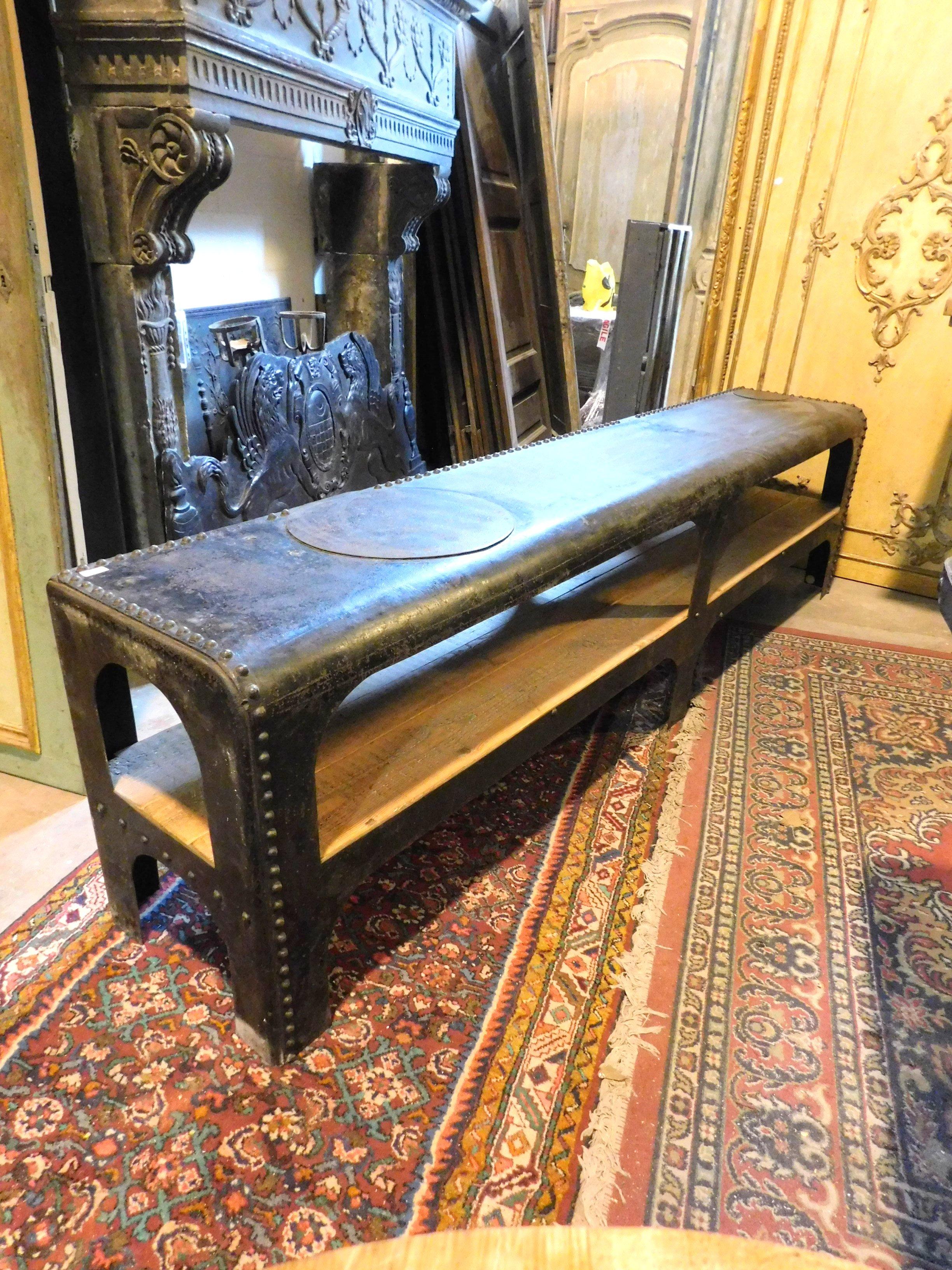 Vintage industrial bench, built with double iron and wood shelf, long and well built, it can be used as a bench to sit or as a low TV stand etagere, built in the late 1900s in Italy.
Beautiful piece of furniture that lends itself to many uses, to