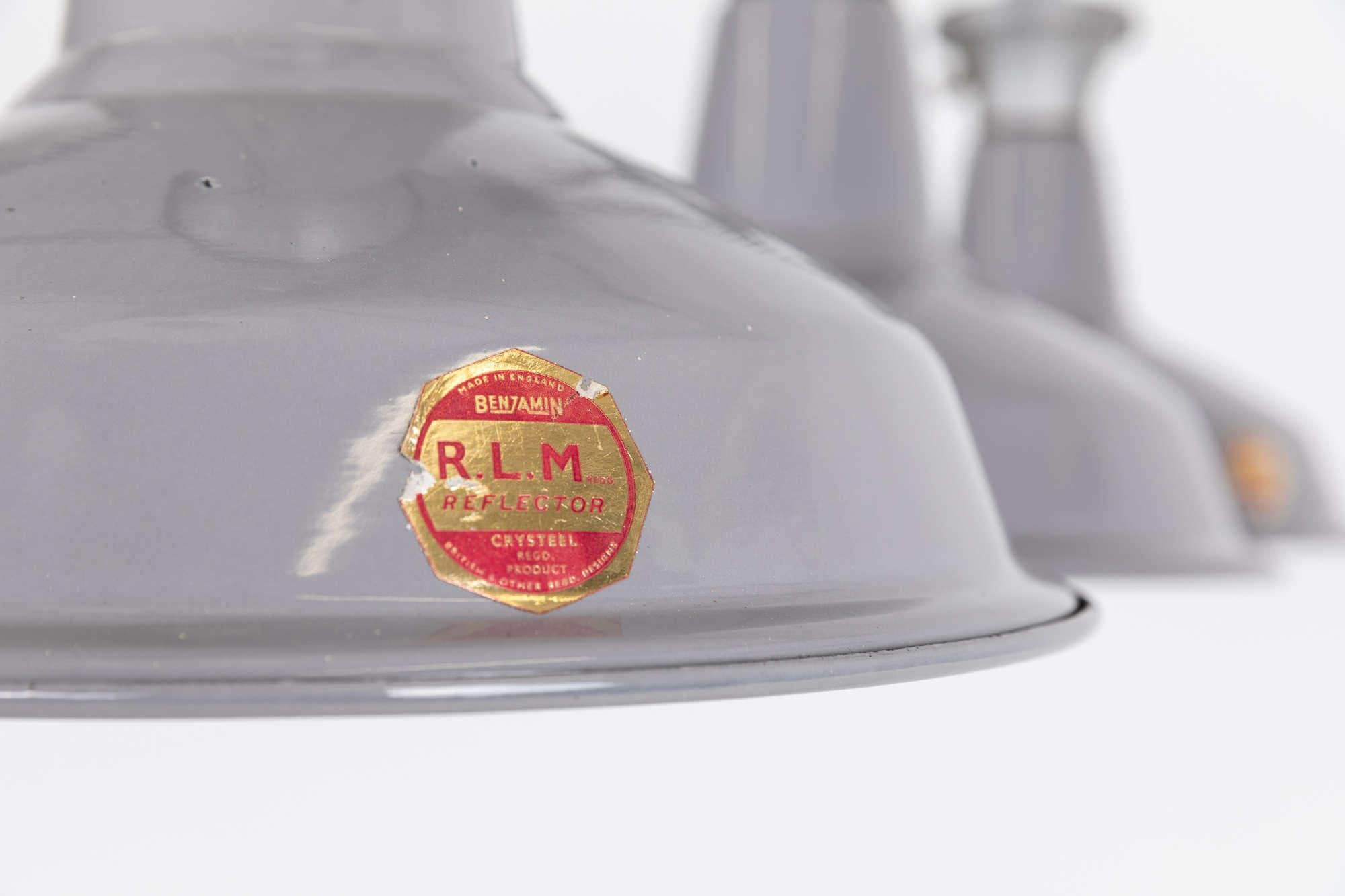 Acciaio Lampada a sospensione industriale d'epoca con smalto grigio Benjamin, C.C. 1940 in vendita