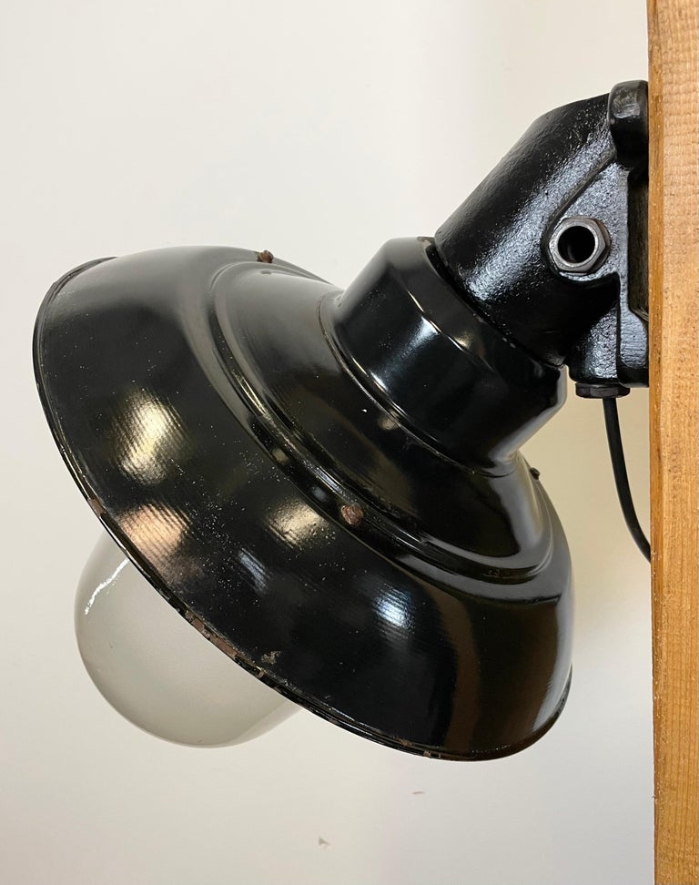 Mid-20th Century Vintage Industrial Black Enamel and Cast Iron Wall Lamp, 1960s For Sale