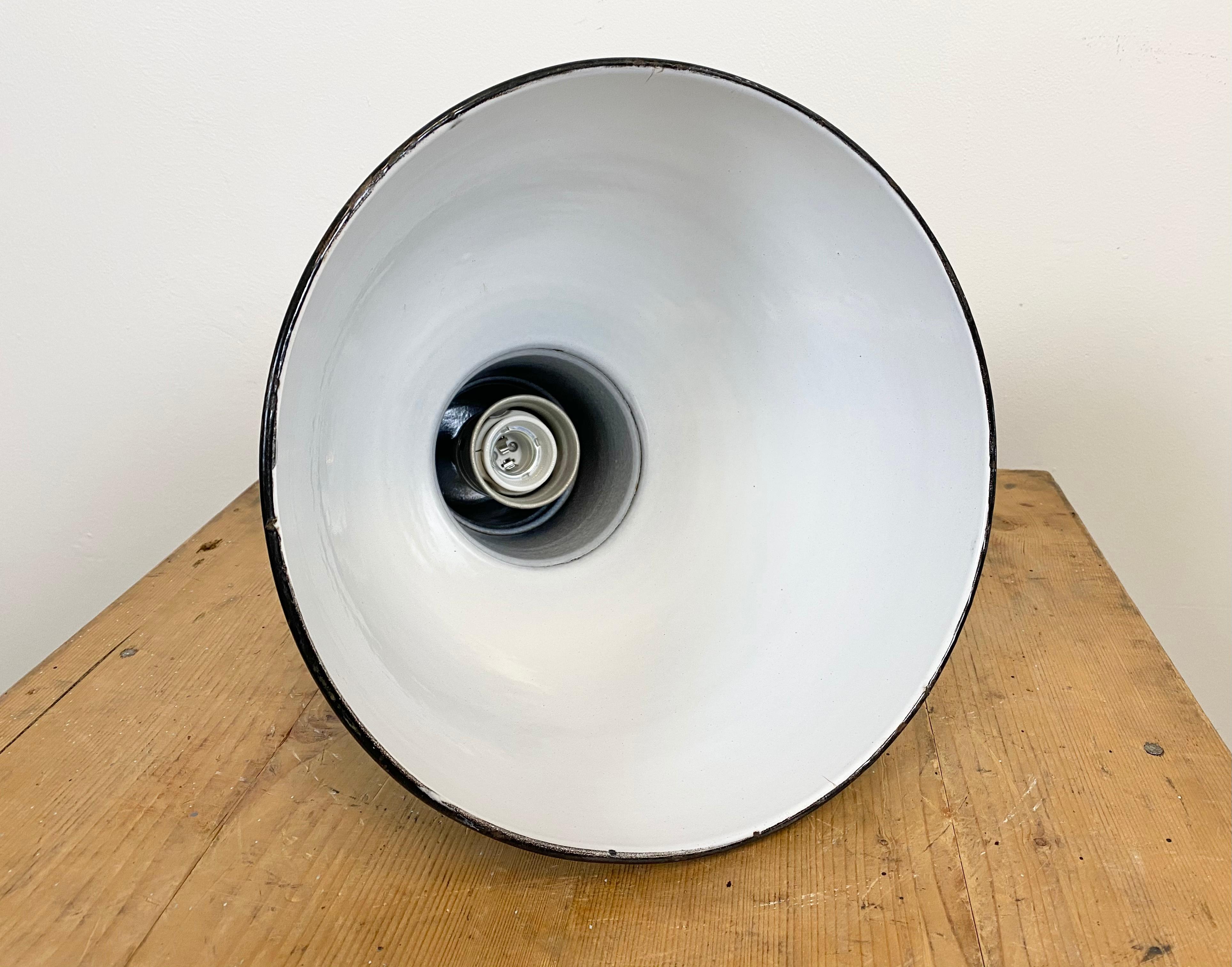 Vintage Industrial Black Enamel Bauhaus Light, 1930s For Sale 2