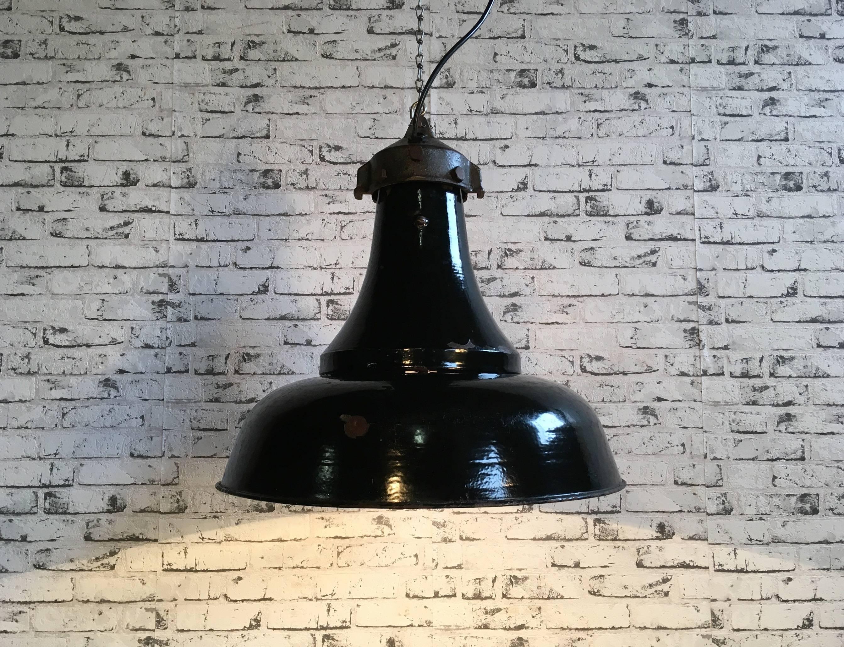 Early 20th Century Vintage Industrial Black Enamel Pedant Lamp, Bauhaus, 1920s