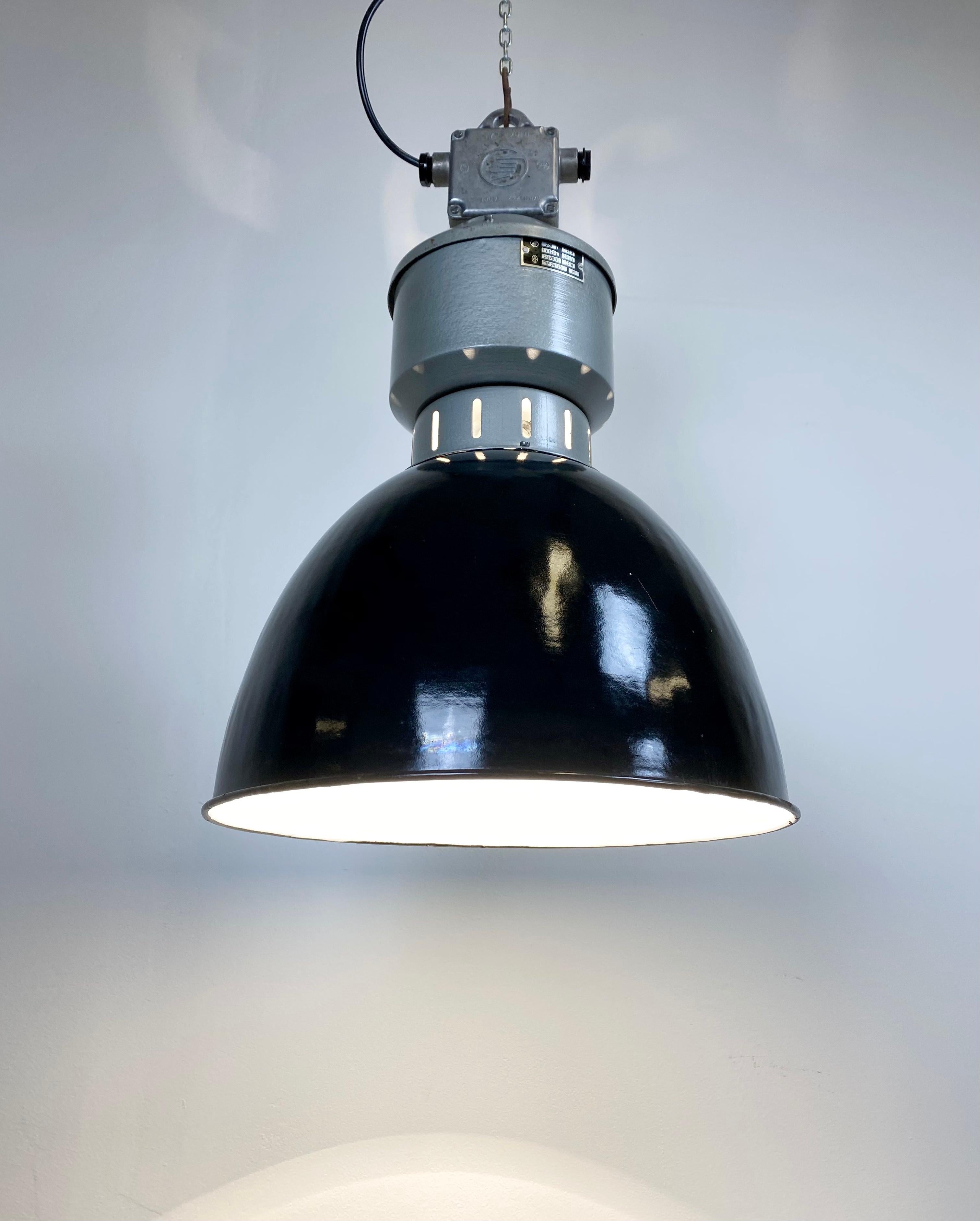 Vintage Industrial Black Enamel Pendant Lamp from Elektrosvit, 1960s 1