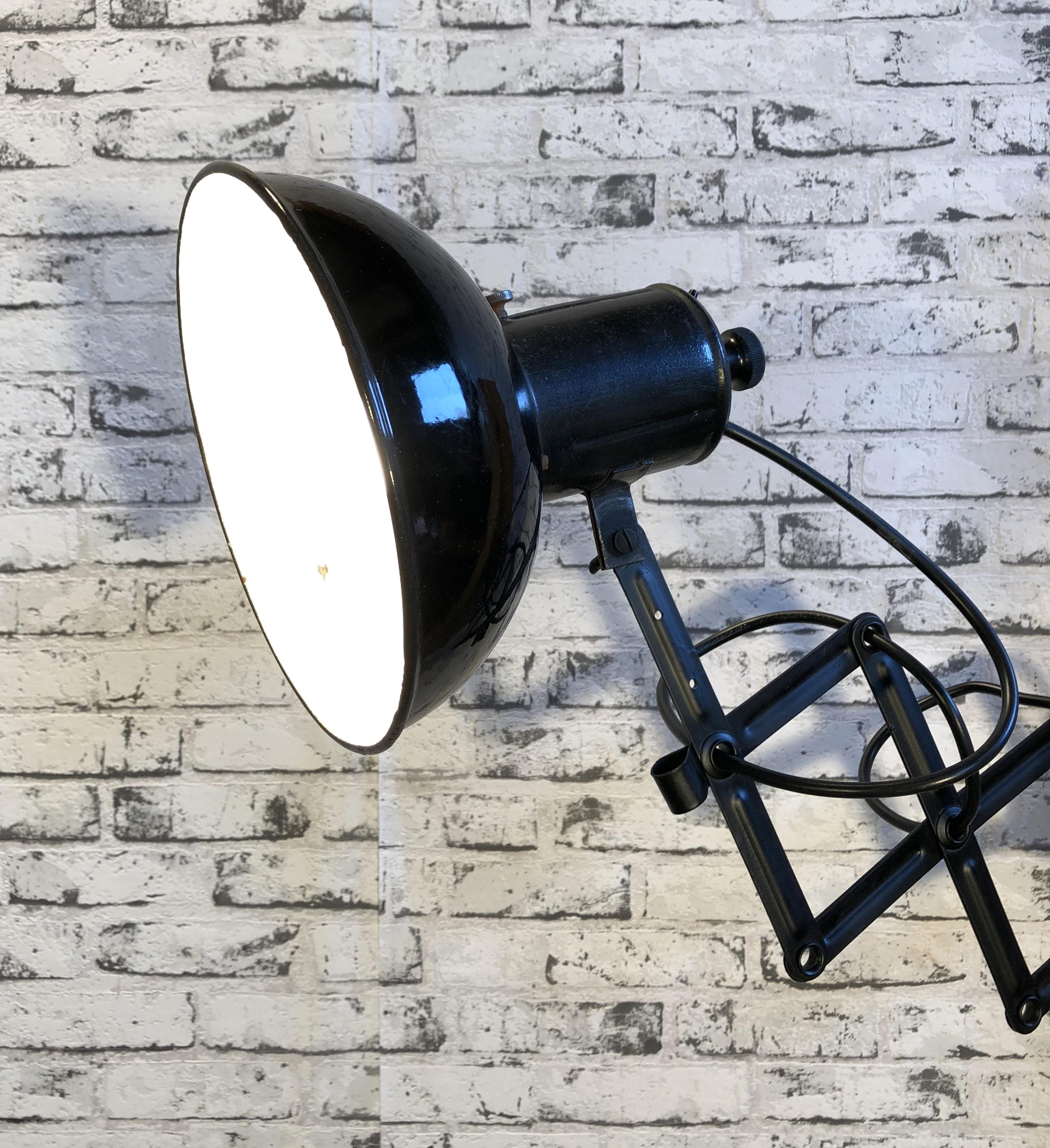 Vintage Industrial Black Enamel Scissor Wall Lamp, 1950s For Sale 4