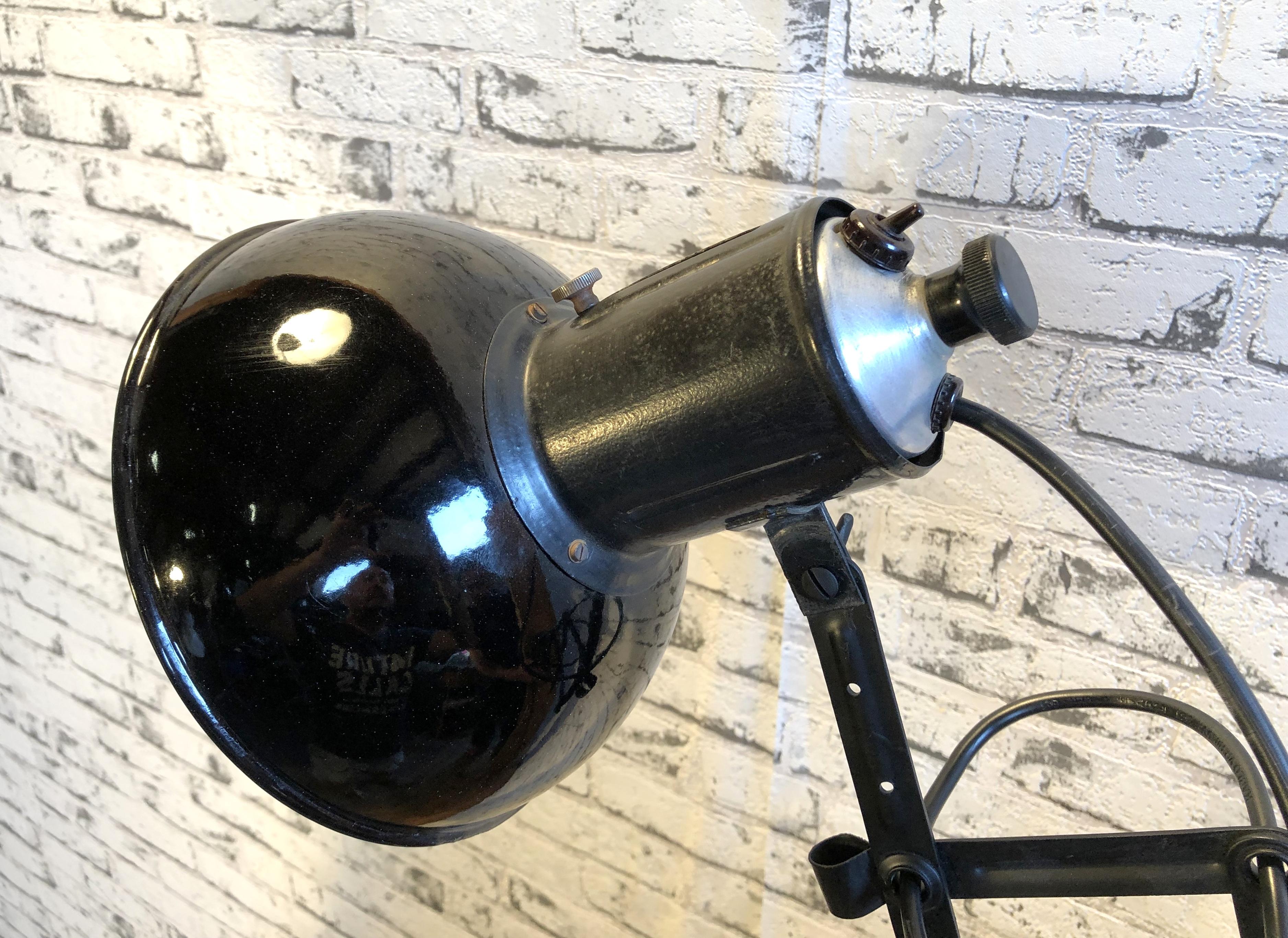 Industrielle schwarze Vintage-Emaille-Scheibenwandlampe, 1950er Jahre im Angebot 3
