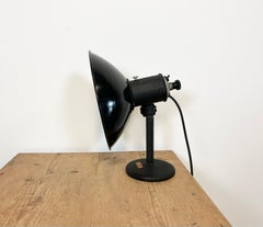 Lampada da tavolo industriale vintage con smalto nero, anni '50