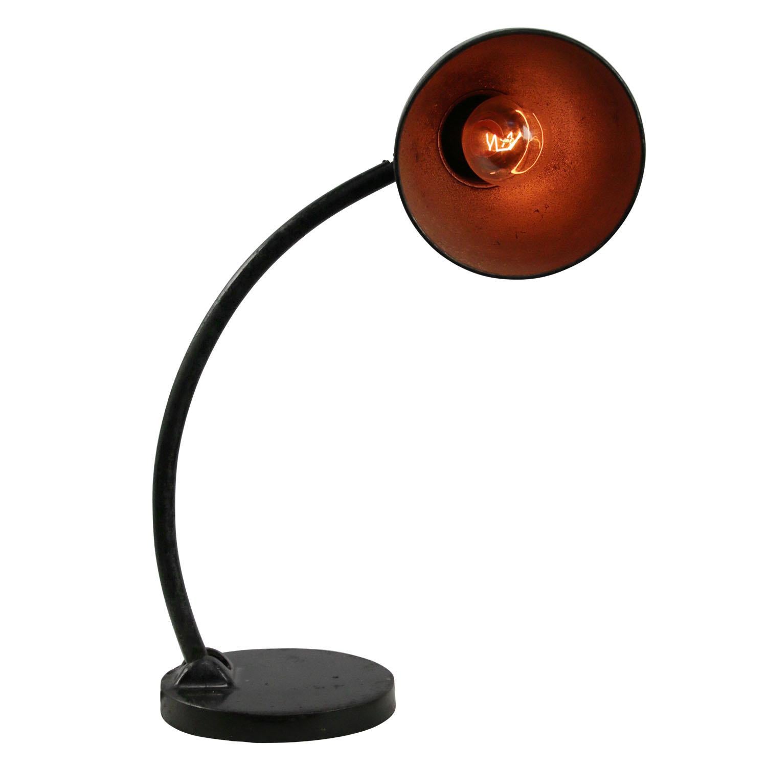 Black metal desk light
2,5 meter black cotton flex, plug and switch

Also available with US/UK plug

Weight: 2.20 kg / 4.9 lb

Priced per individual item. All lamps have been made suitable by international standards for incandescent light