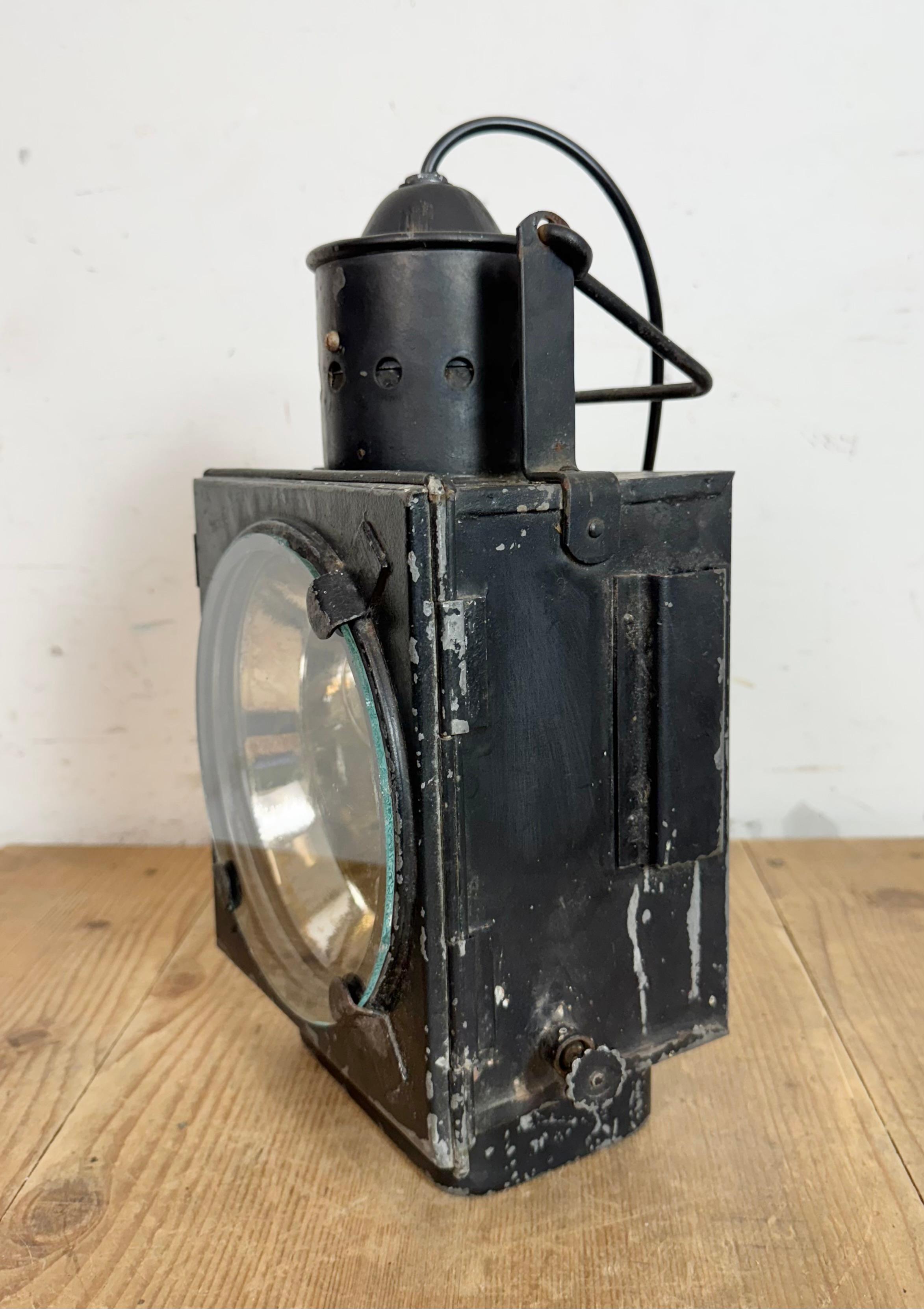 Farol vintage industrial negro de ferrocarril, años 60 en venta 4