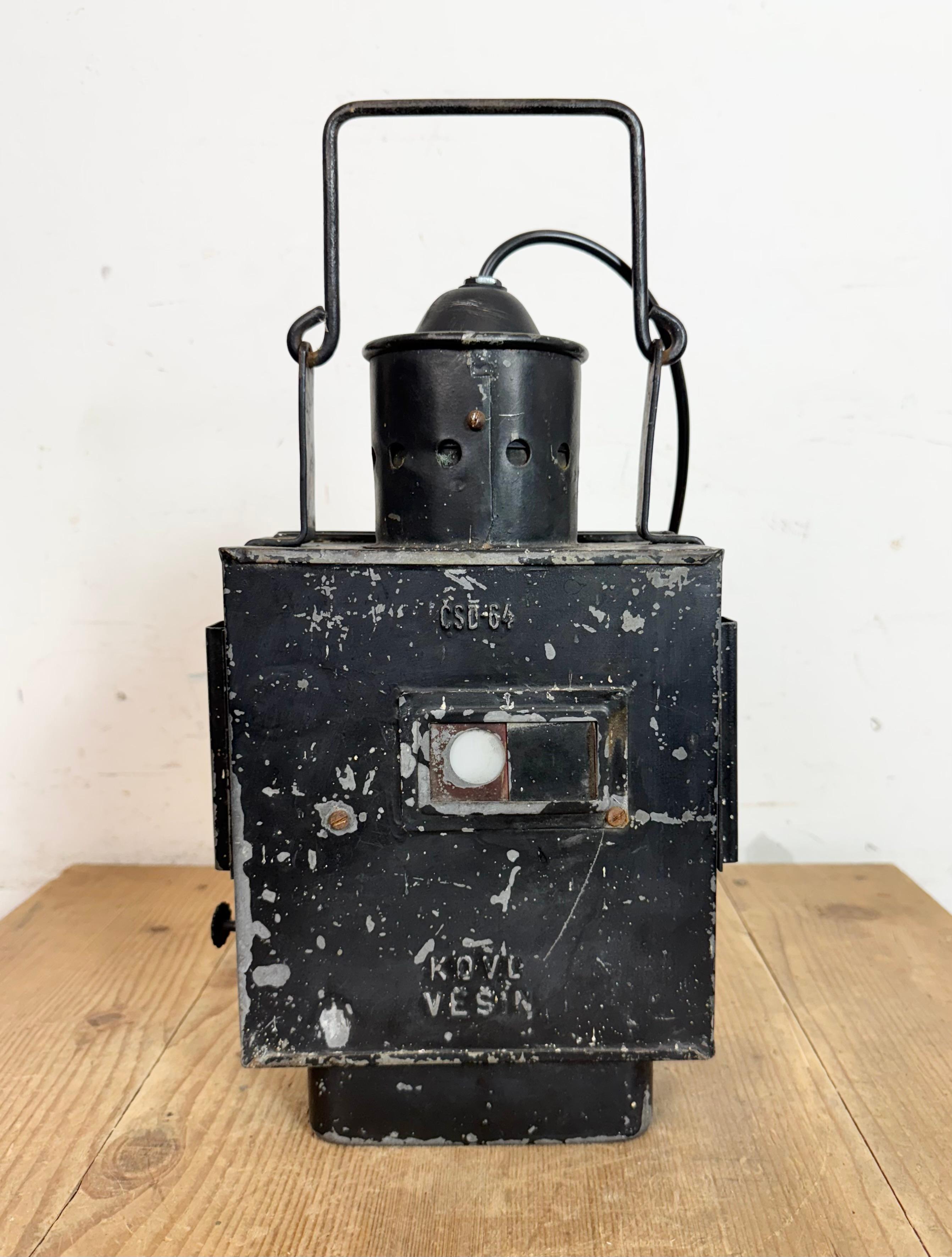Farol vintage industrial negro de ferrocarril, años 60 en venta 6
