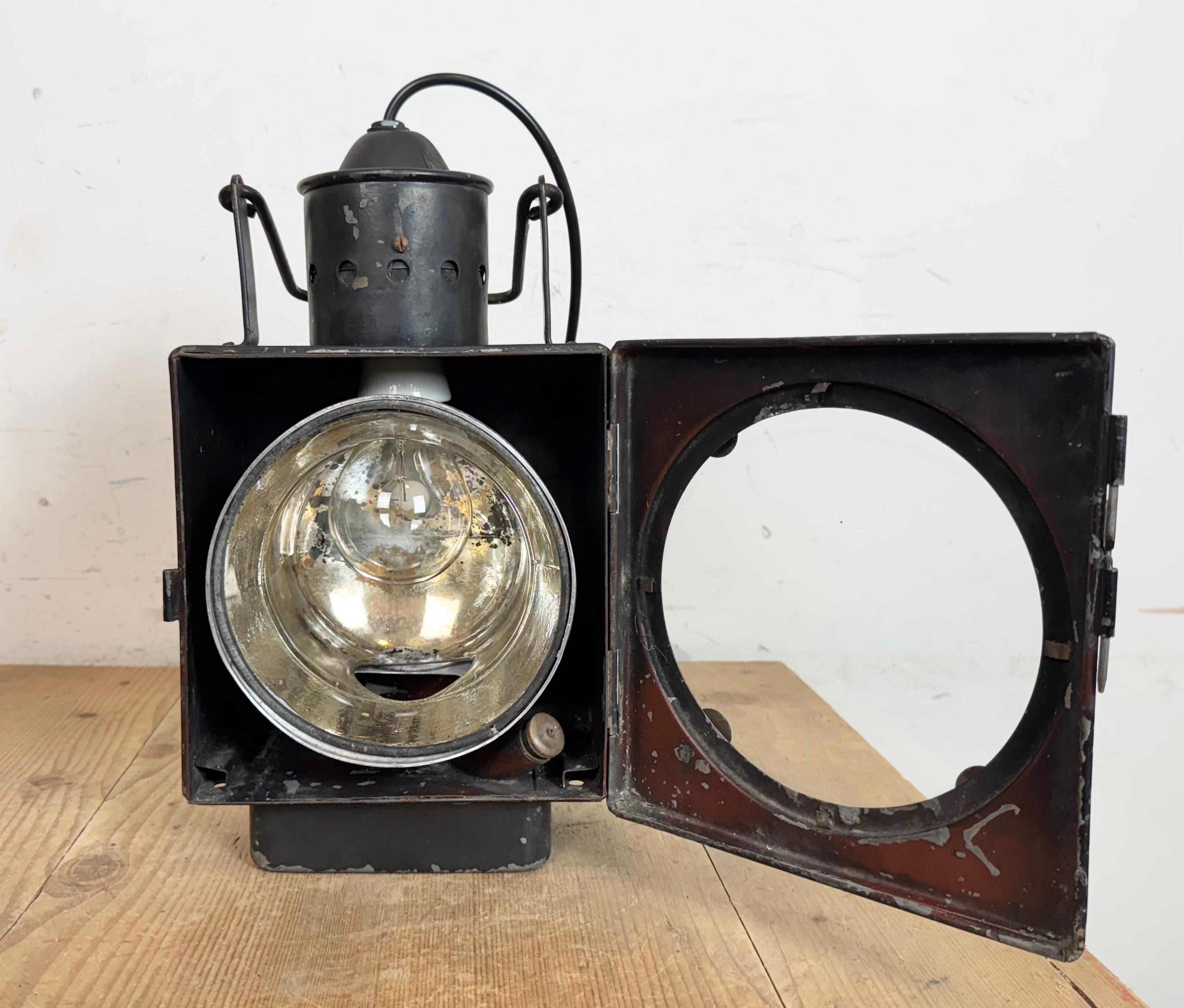 Farol vintage industrial negro de ferrocarril, años 60 en venta 11