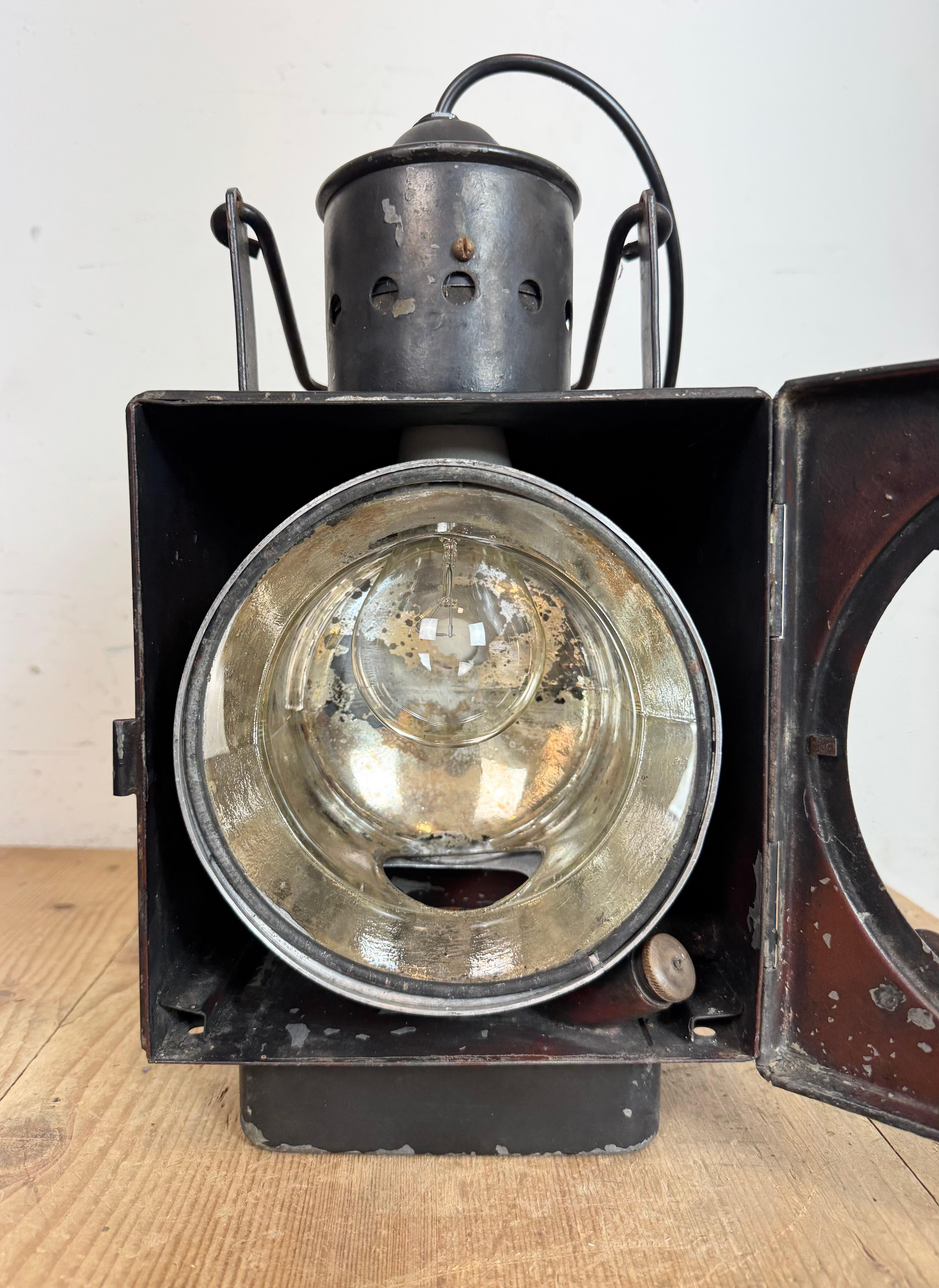 Farol vintage industrial negro de ferrocarril, años 60 en venta 12