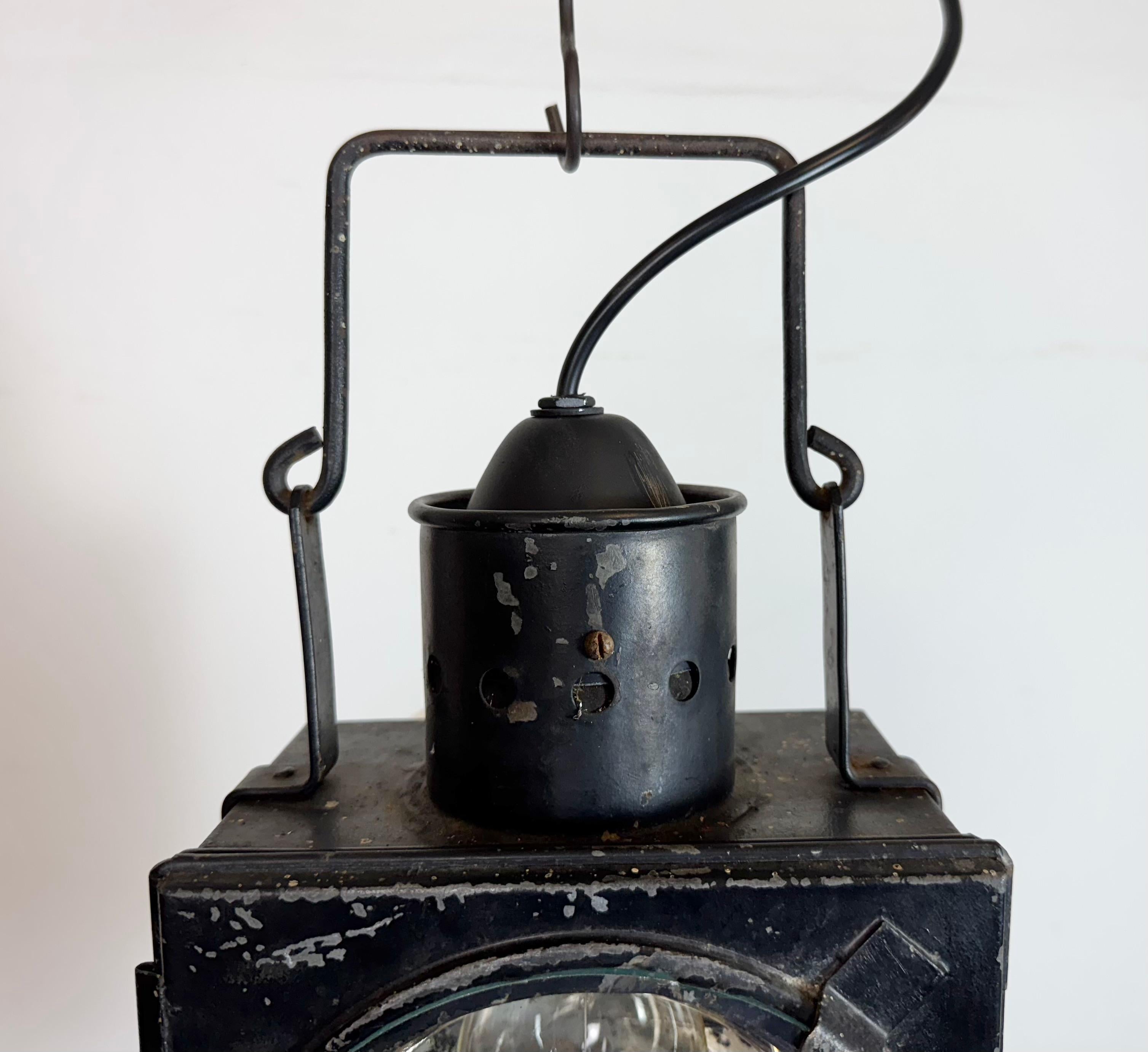 Farol vintage industrial negro de ferrocarril, años 60 en Bueno estado para la venta en Kojetice, CZ