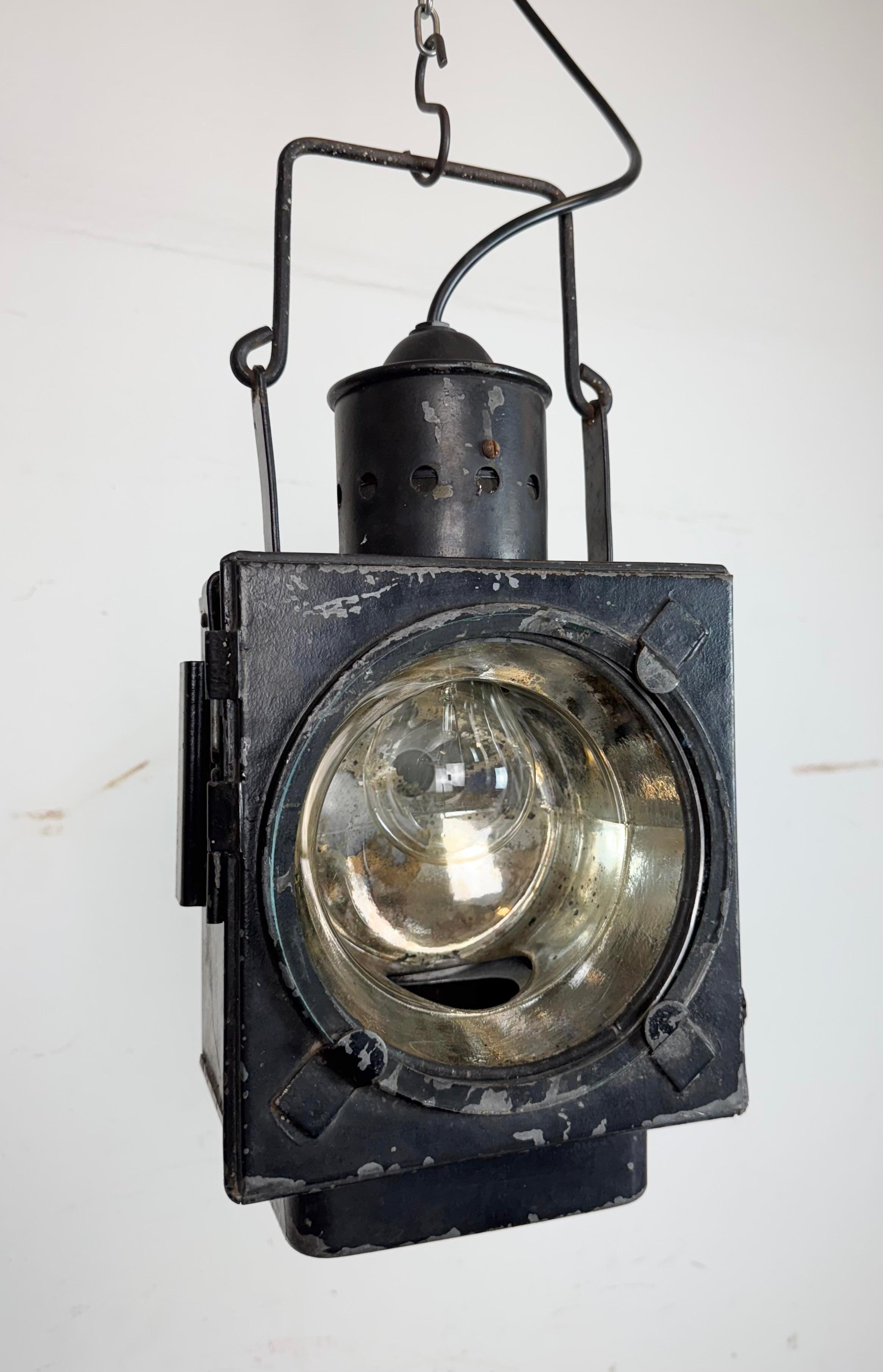 Farol vintage industrial negro de ferrocarril, años 60 siglo XX en venta