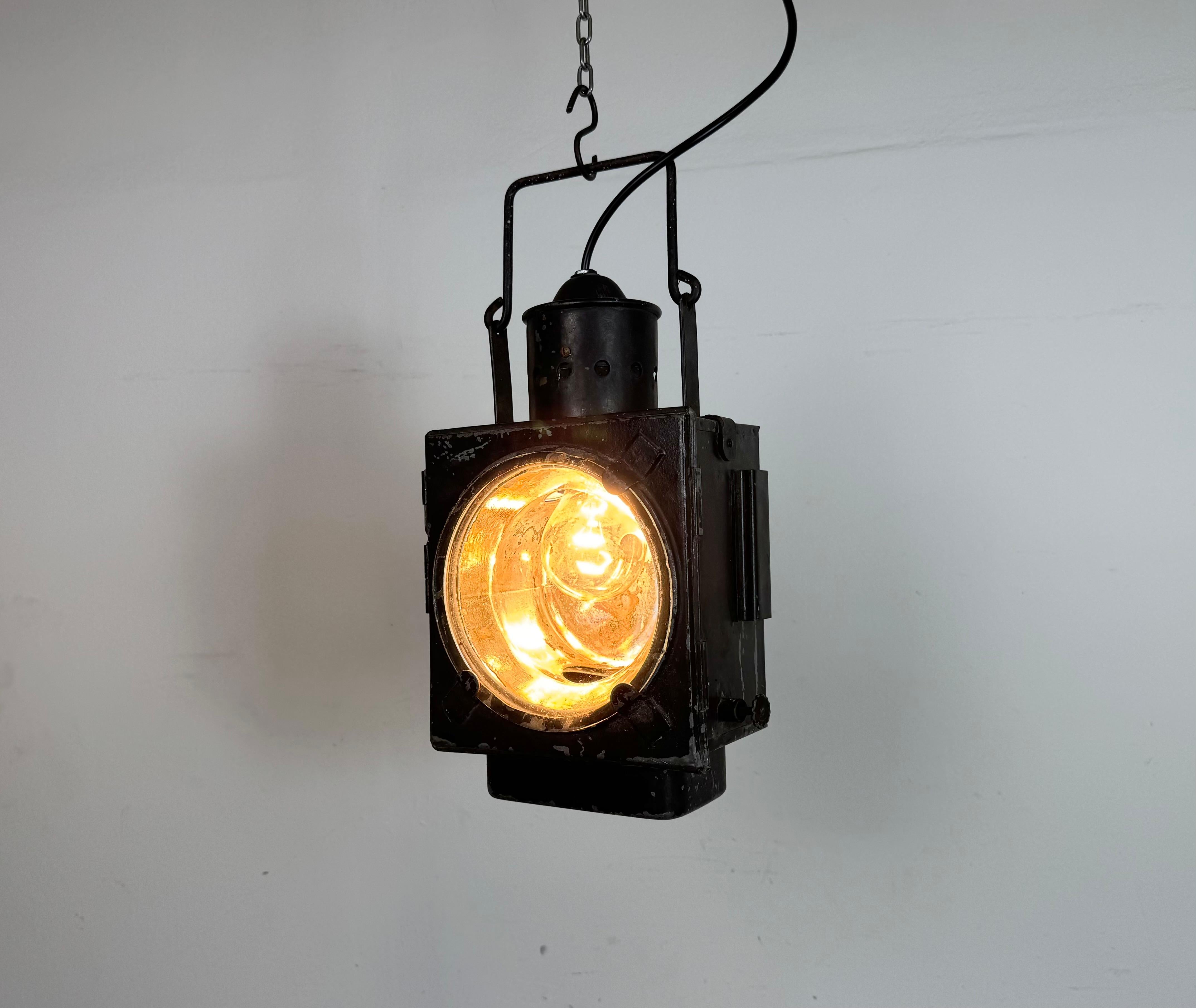Farol vintage industrial negro de ferrocarril, años 60 en venta 1