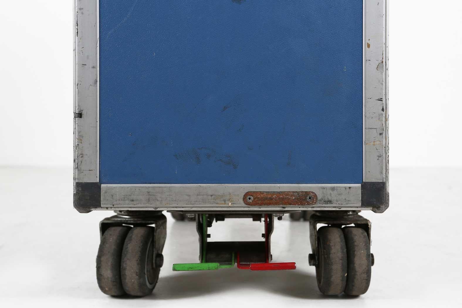 Vintage Industrial blue Airplane trolley, The Netherlands ca. 1980 In Good Condition For Sale In Meulebeke, BE