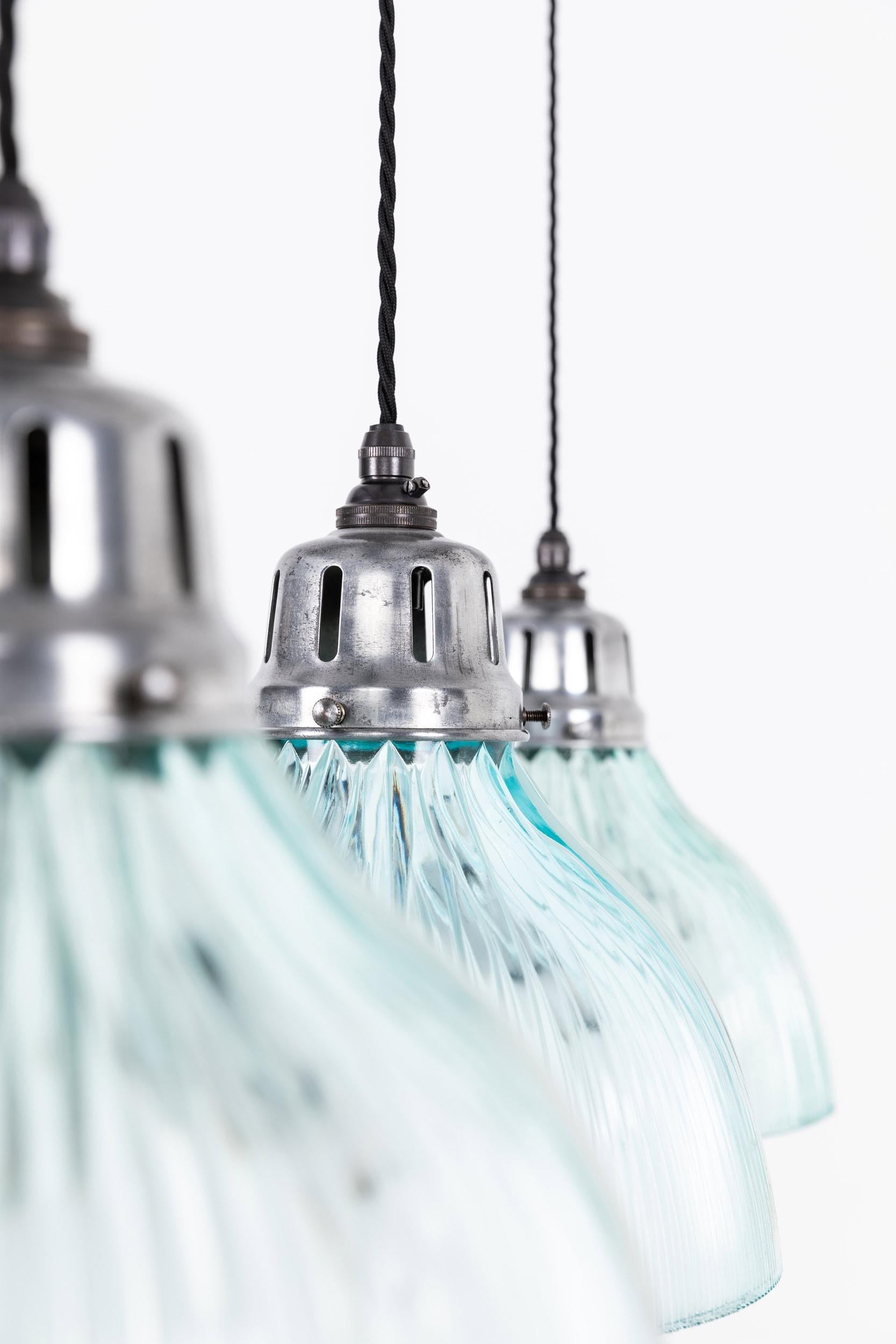 Vintage Industrial Blue Tinted Holophane Prismatic Glass Pendant Light. 1930 (Gegossen) im Angebot