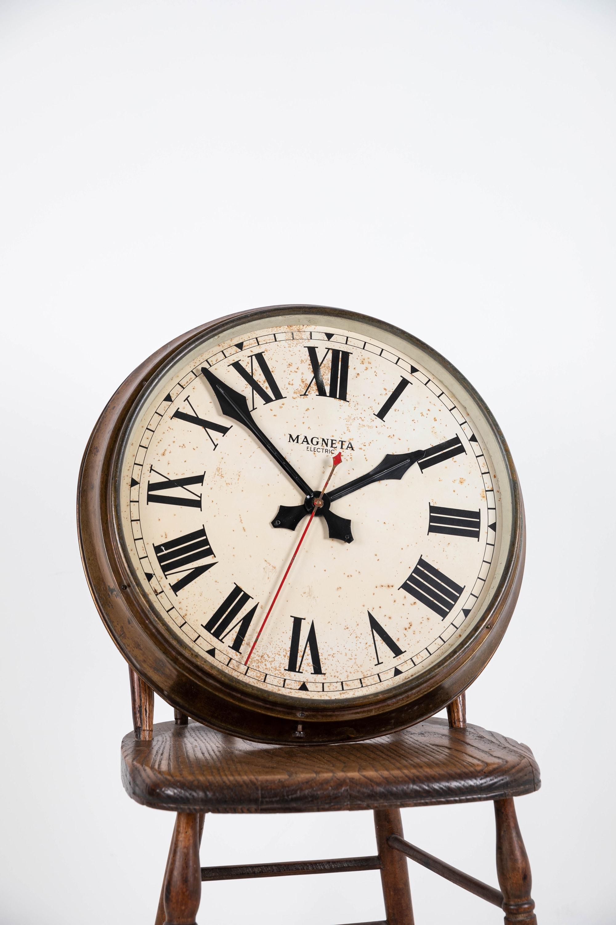 Beautiful industrial clock made in England by well known clock makers Magneta Electric. c.1940

Featuring a sweeping second hand, this clock has been left in original condition, with a very attractive age related patina to the face and brass