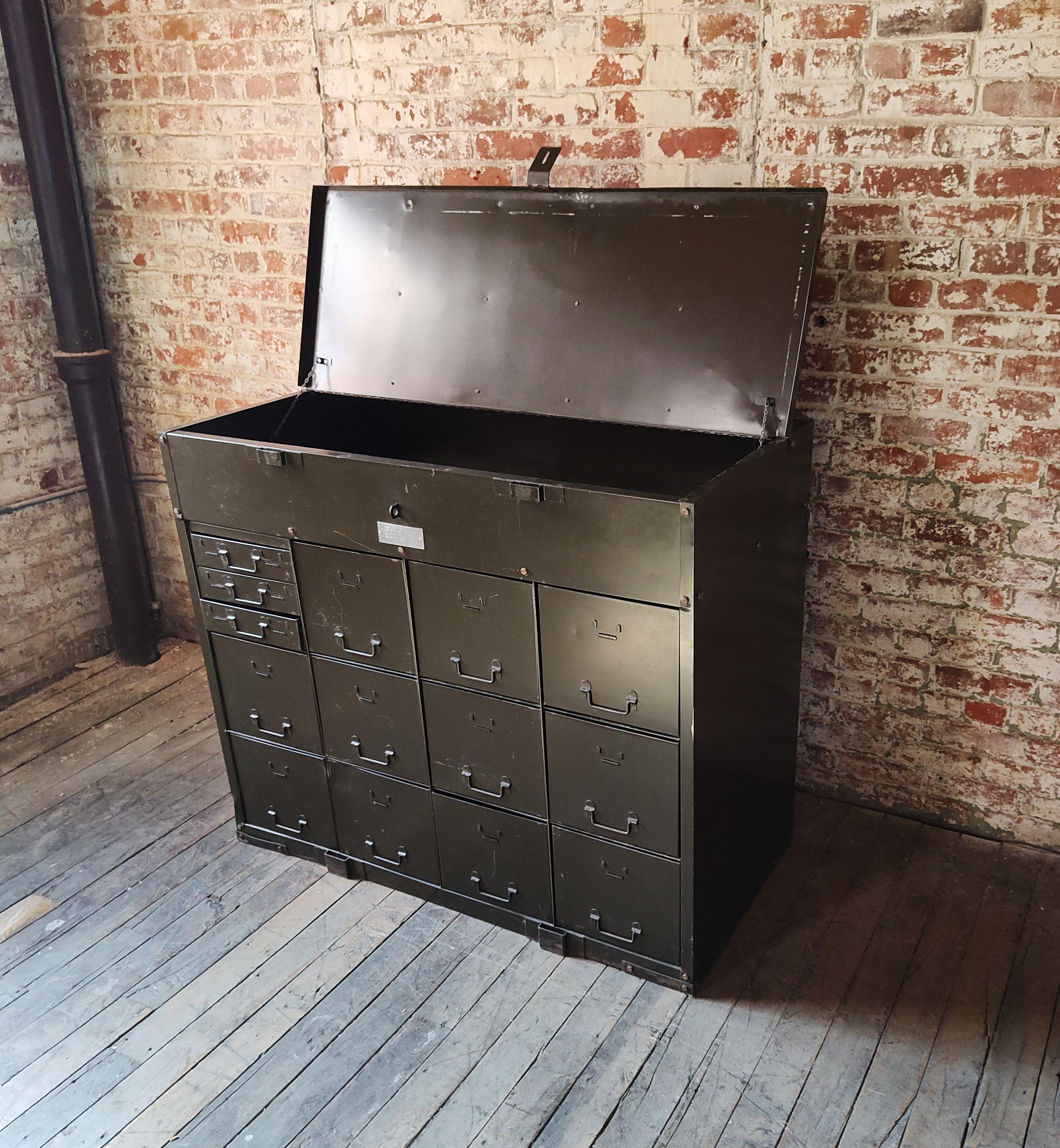 Vintage Industrial Cabinet In Good Condition In Oakville, CT