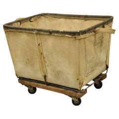 Cestino per la lavanderia vintage in tela industriale con rotelle di Steel on Wheels