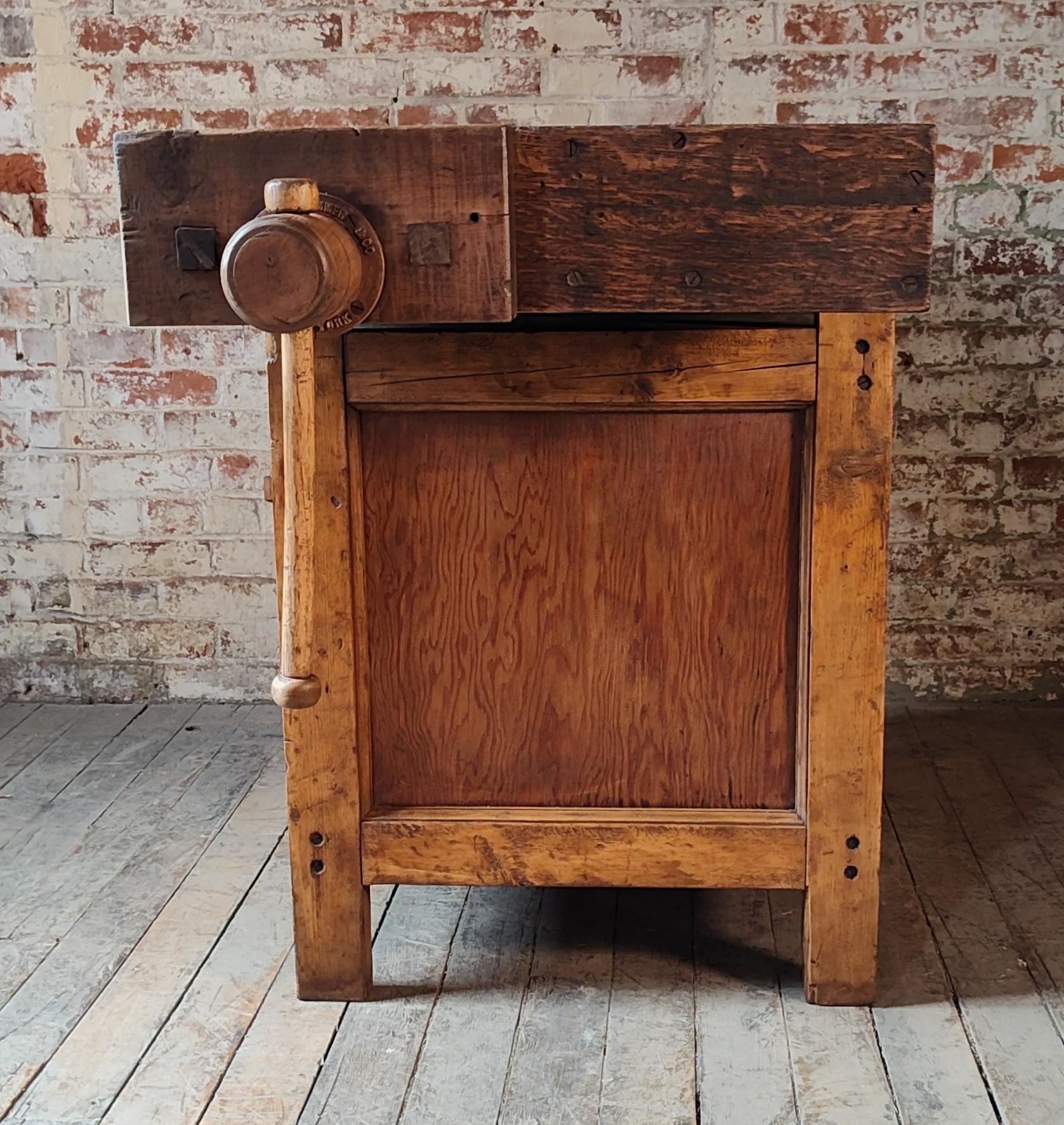 Etabli de menuisier industriel vintage / armoire de rangement en vente 1