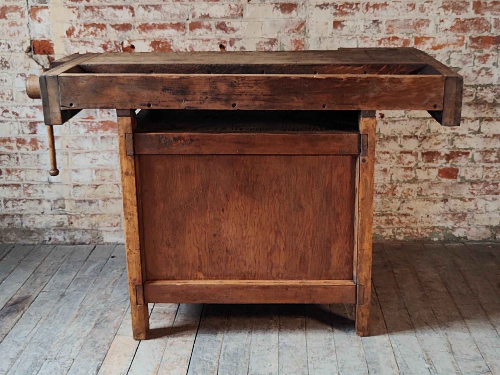 Etabli de menuisier industriel vintage / armoire de rangement en vente 2