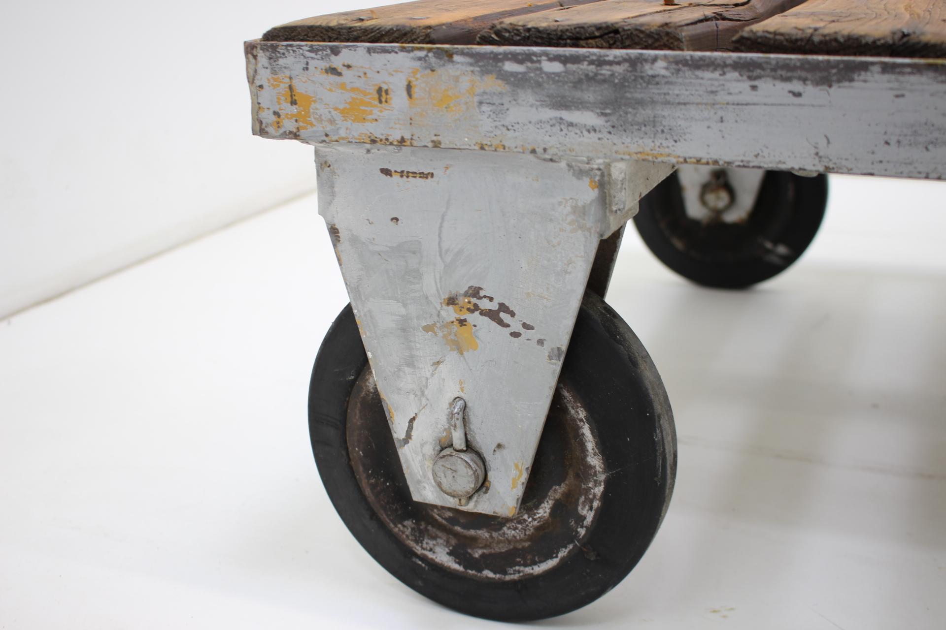 Carrello industriale vintage, anni '50, Cecoslovacchia In condizioni discrete in vendita a Praha, CZ