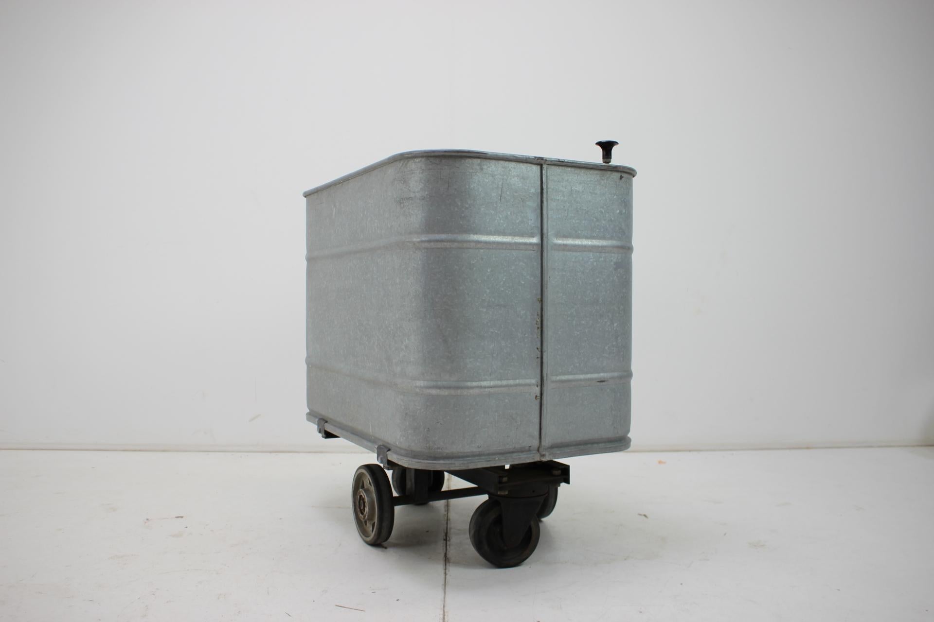Carro industrial vintage de KOVO BZENEC, años 50, Checoslovaquia en venta 8