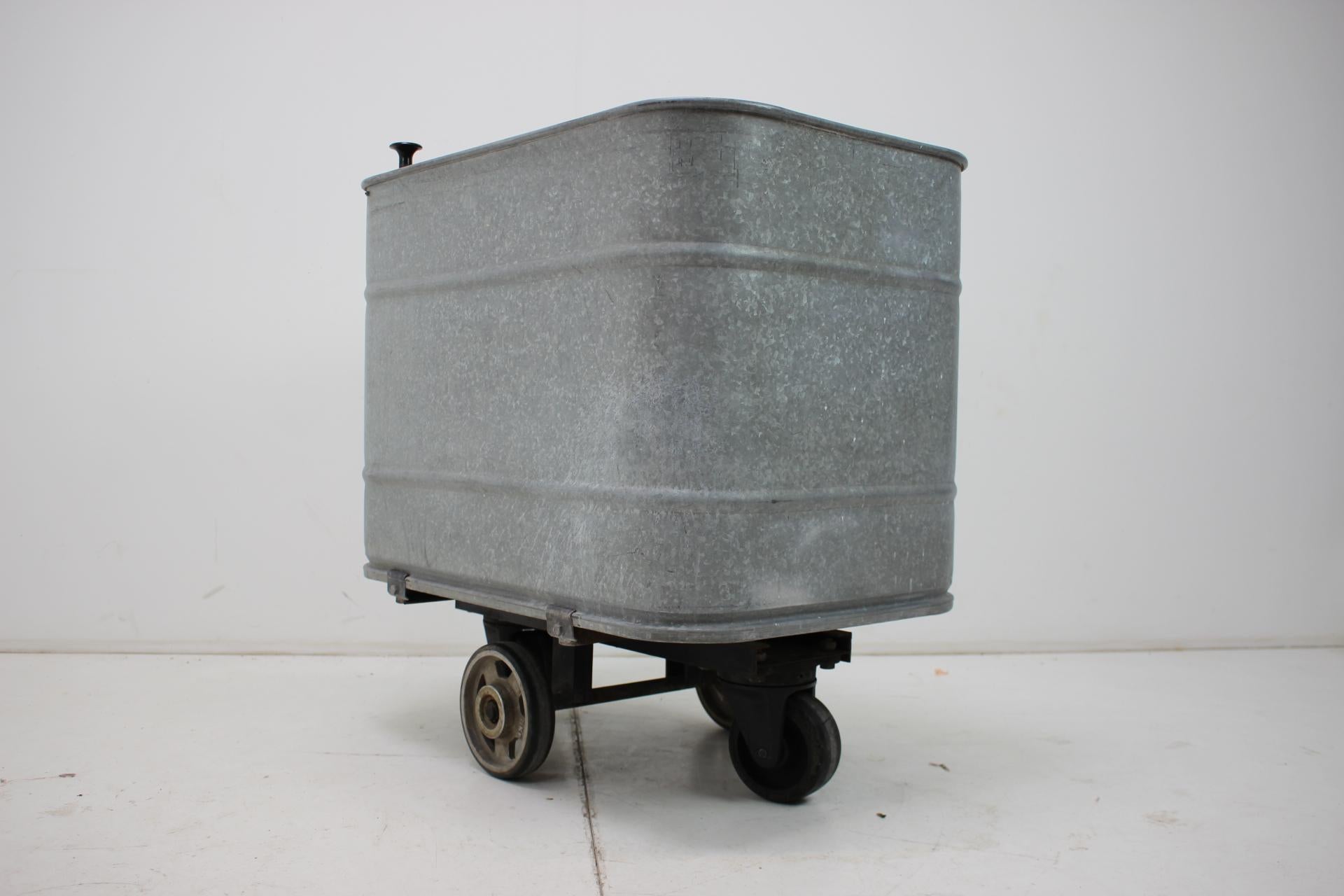 Carro industrial vintage de KOVO BZENEC, años 50, Checoslovaquia siglo XX en venta