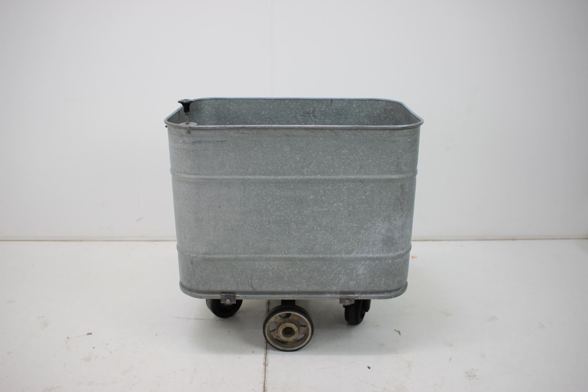 Carro industrial vintage de KOVO BZENEC, años 50, Checoslovaquia en venta 1