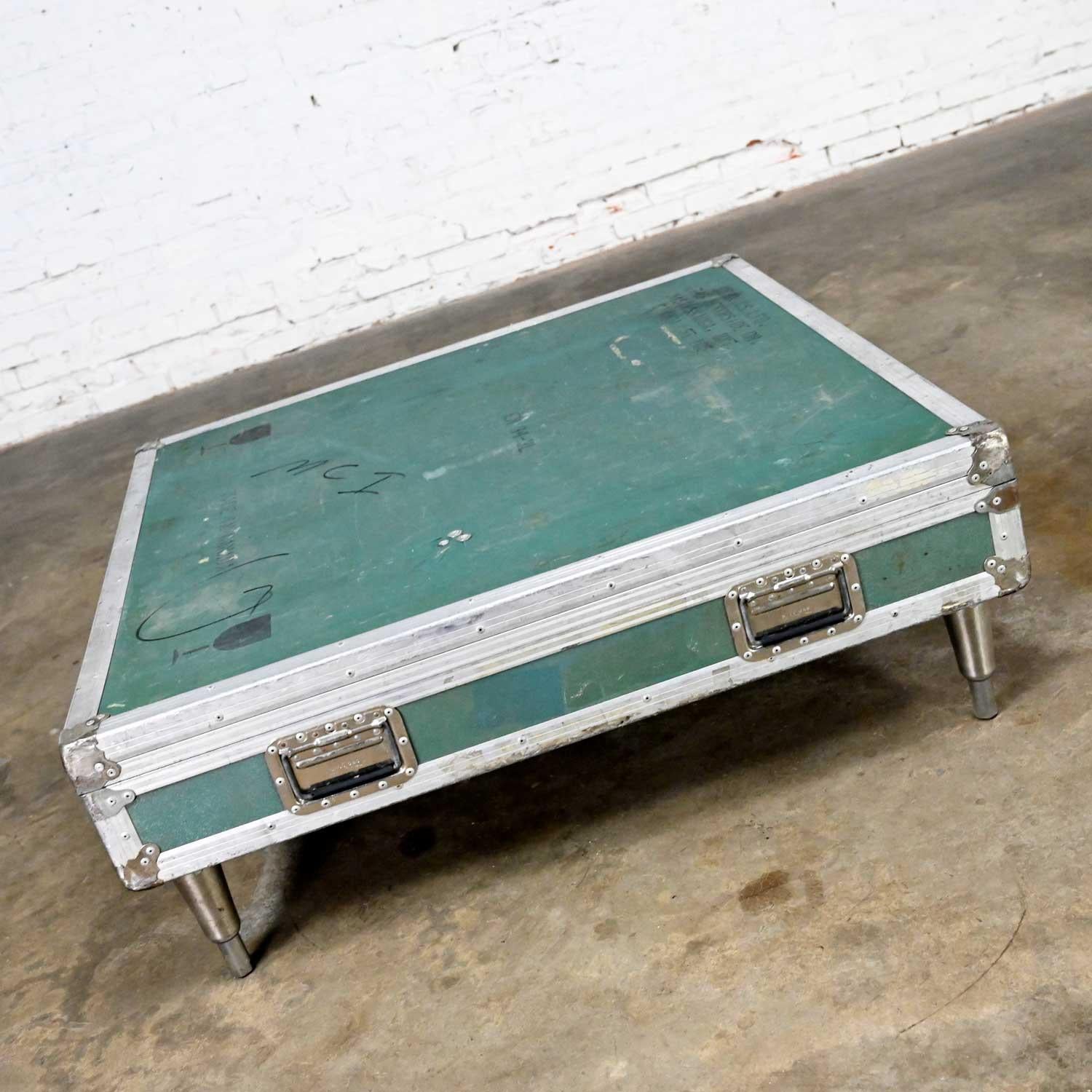 Vintage Industrial Case Low Square Turquoise Coffee Table with Chrome Latches In Good Condition For Sale In Topeka, KS