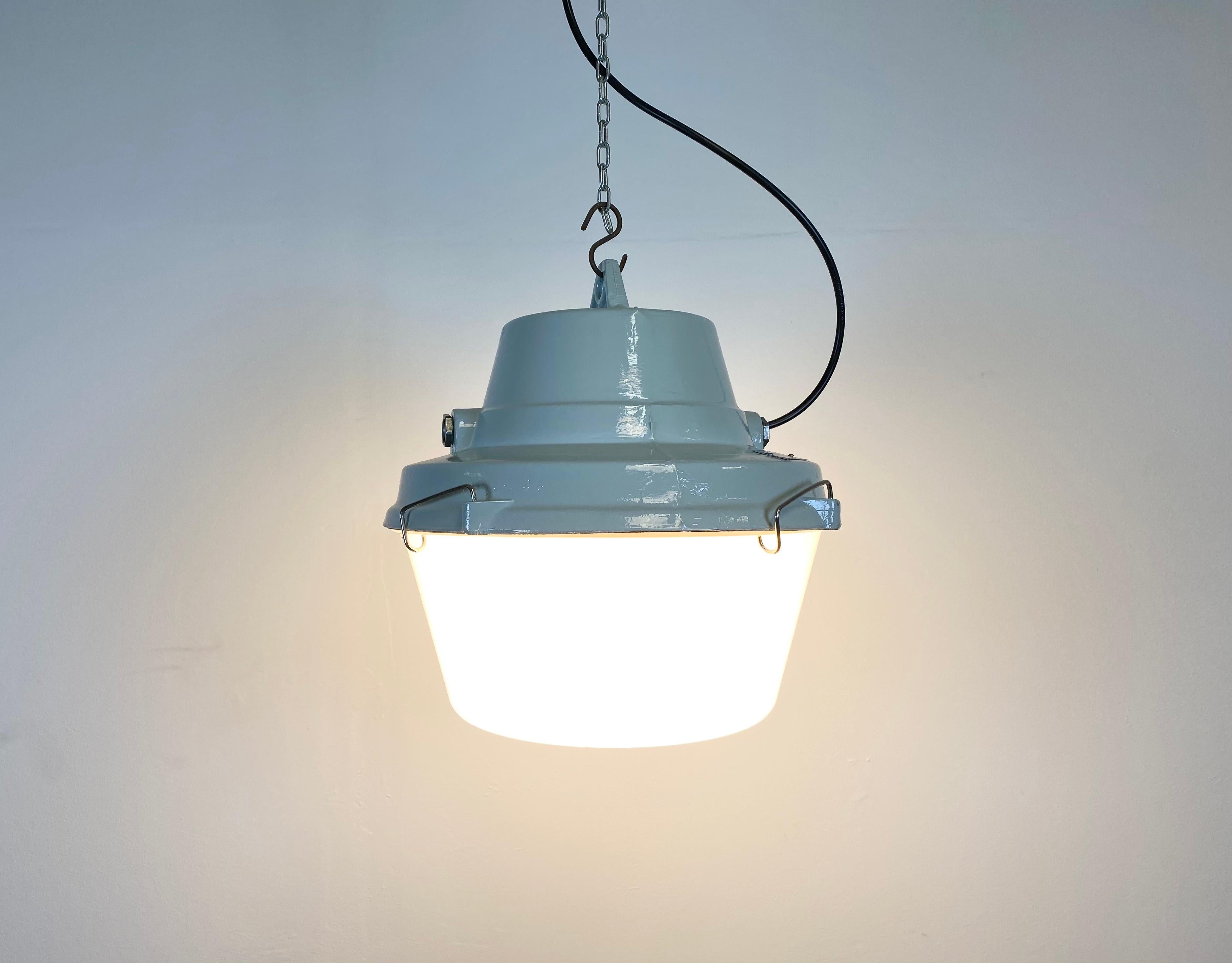 Vintage Industrial Cast Aluminium Pendant Lamp, 1990s For Sale 2