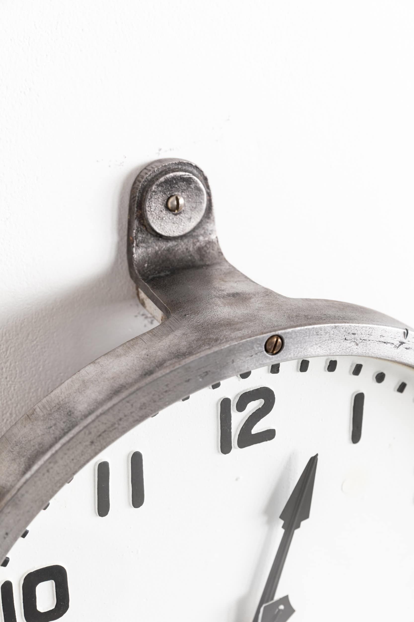 Metà XX secolo Orologio da parete industriale d'epoca in ghisa Gents of Leicester Factory, 1930 ca. in vendita