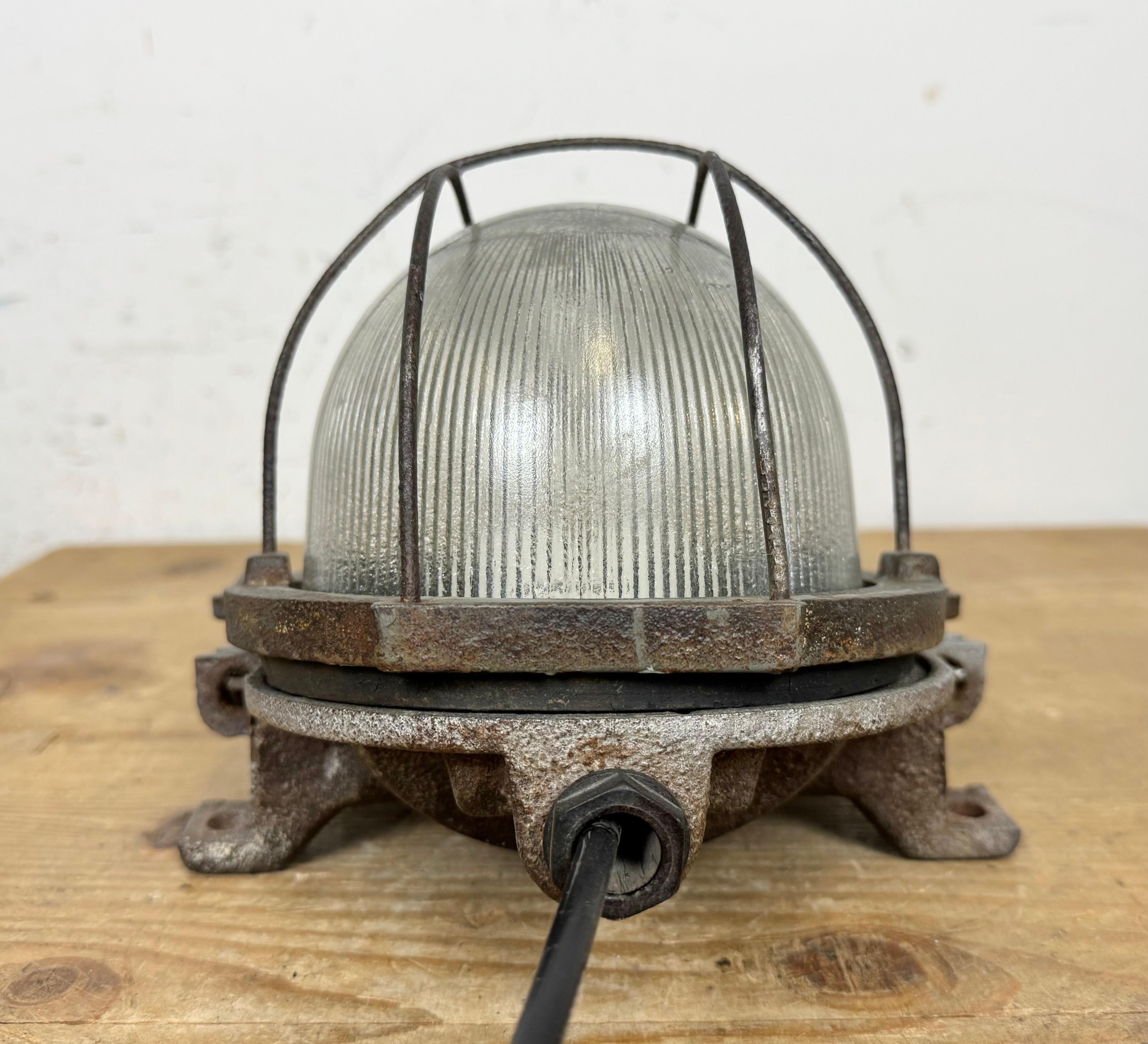 Vintage Industrial Cast Iron Wall Light, 1960s For Sale 9