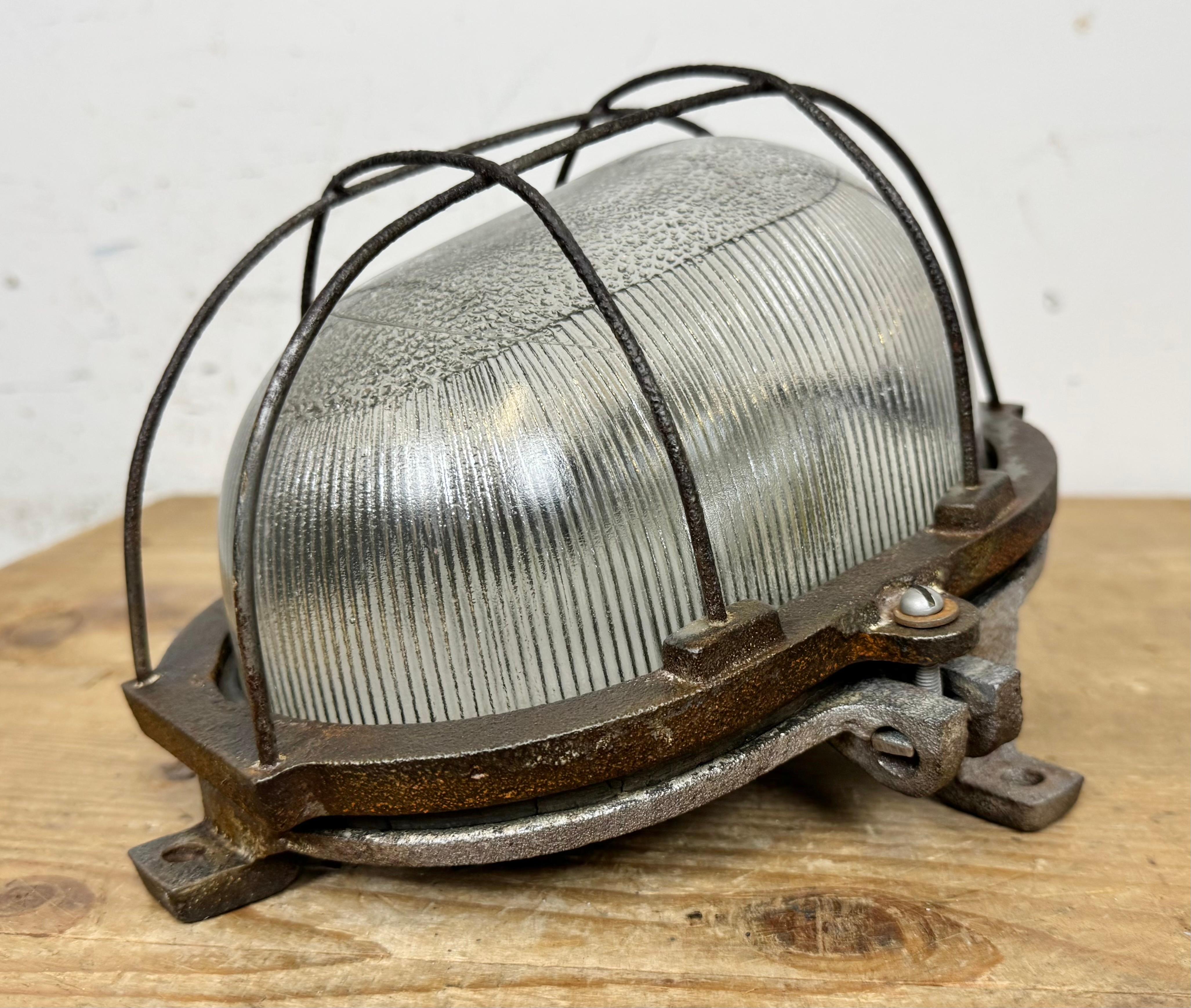Vintage Industrial Cast Iron Wall Light, 1960s For Sale 10