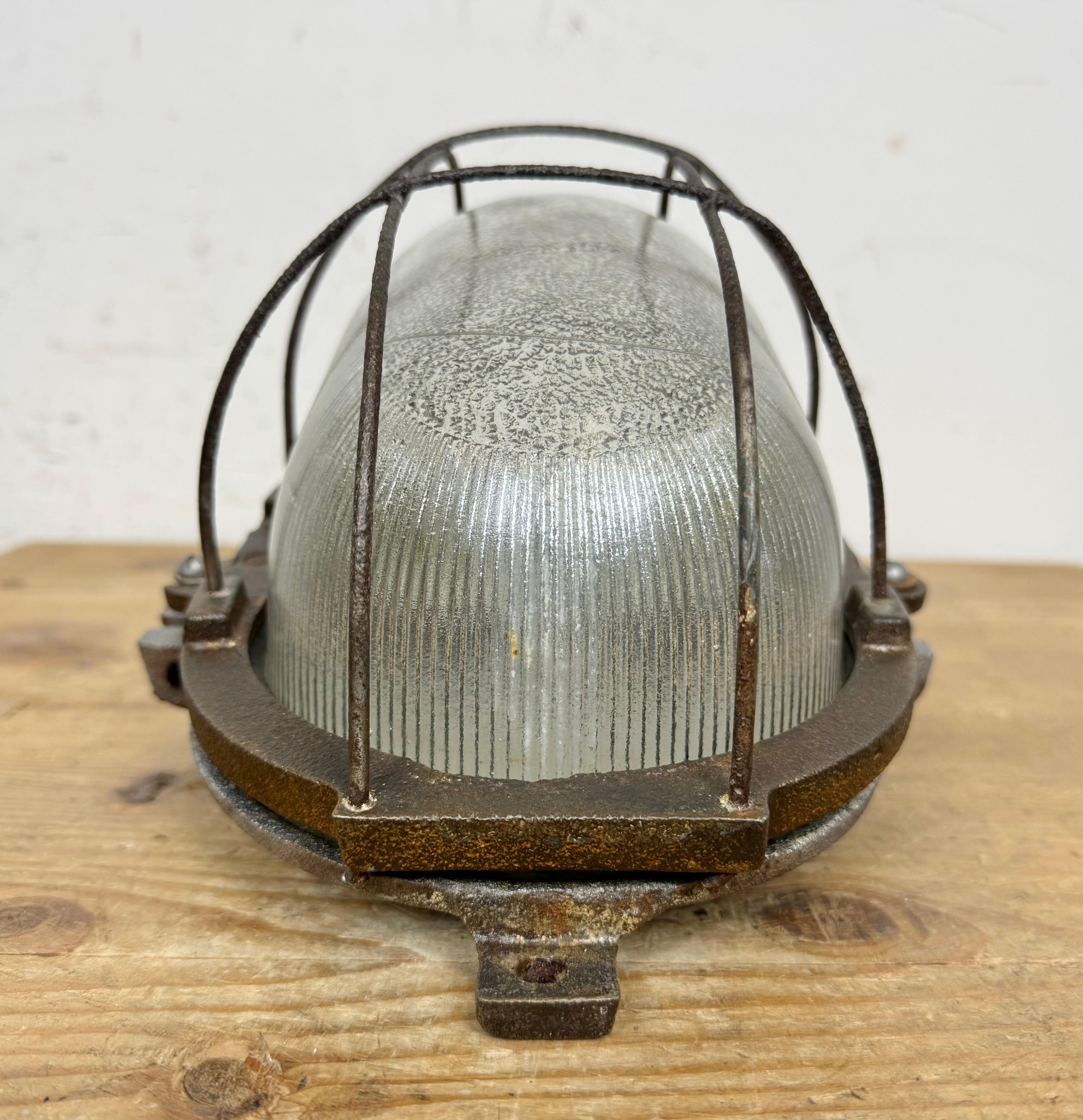 Vintage Industrial Cast Iron Wall Light, 1960s For Sale 11